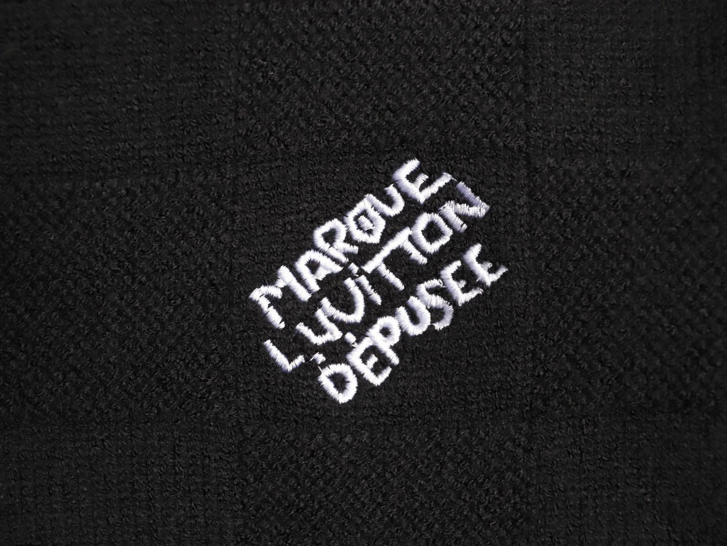 l0*is V*t0n lv 25ss knitting sweaters