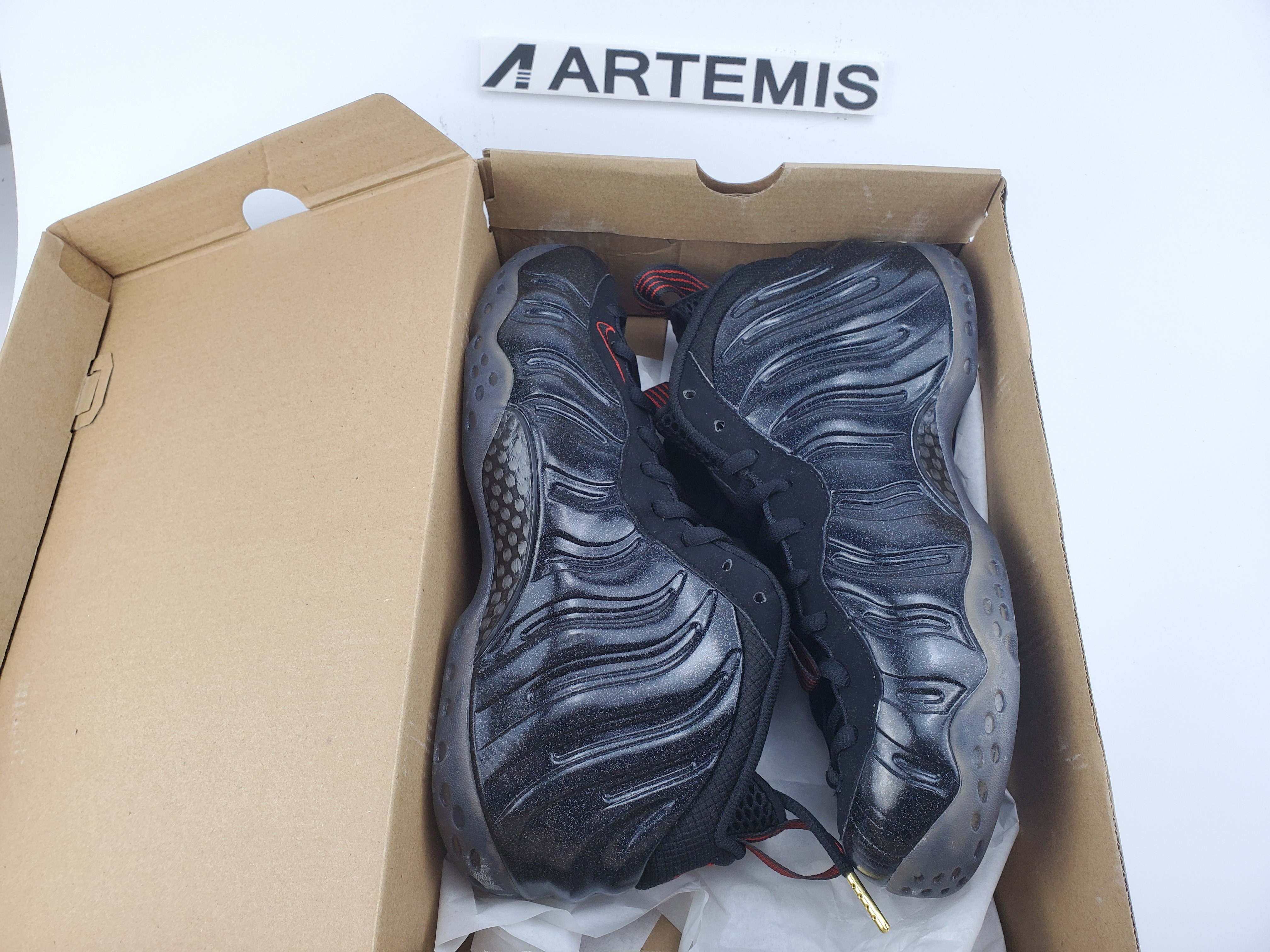 Nike Air Foamposite One “Black/Gold-Red”