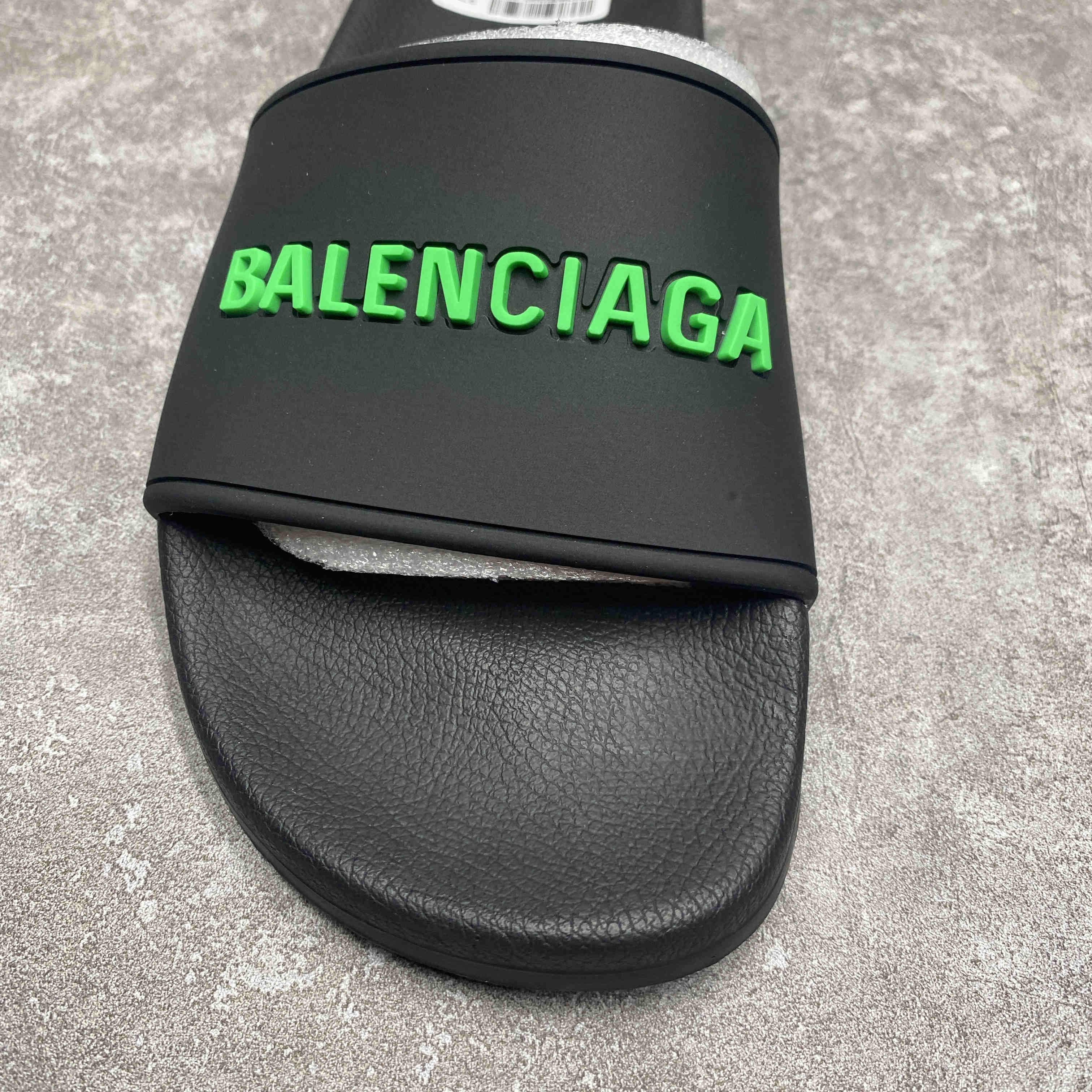 Ba*len*cia*ga pool slide black fluo green