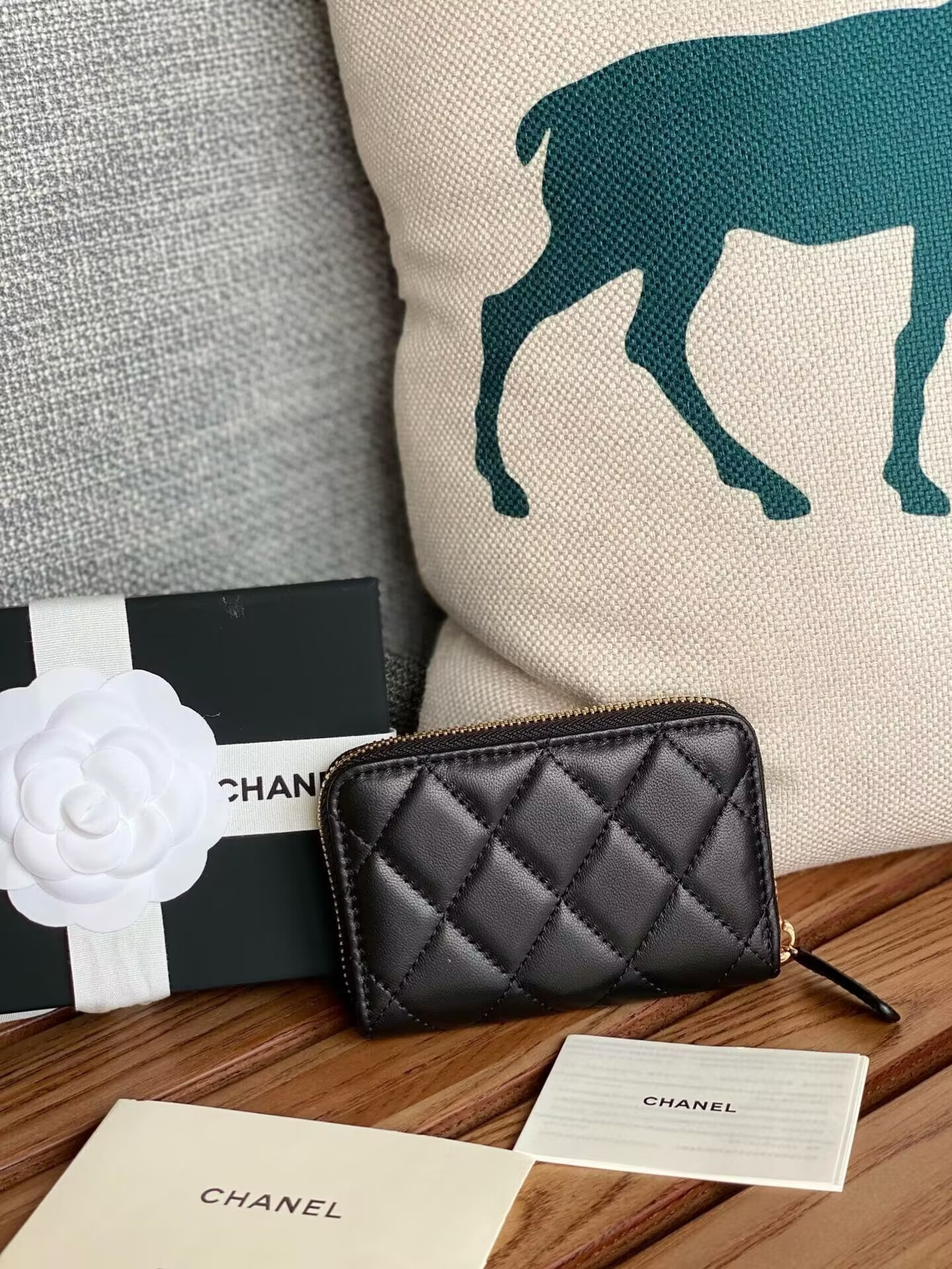 Ch*el zipped coin purse 7.5x 11x 2.5cm