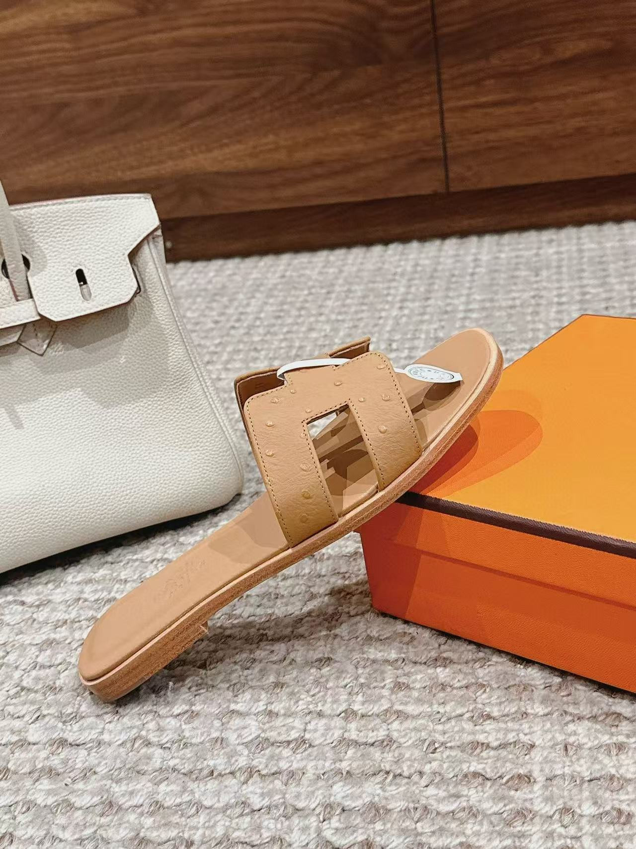 ua H**me5 oran sandal