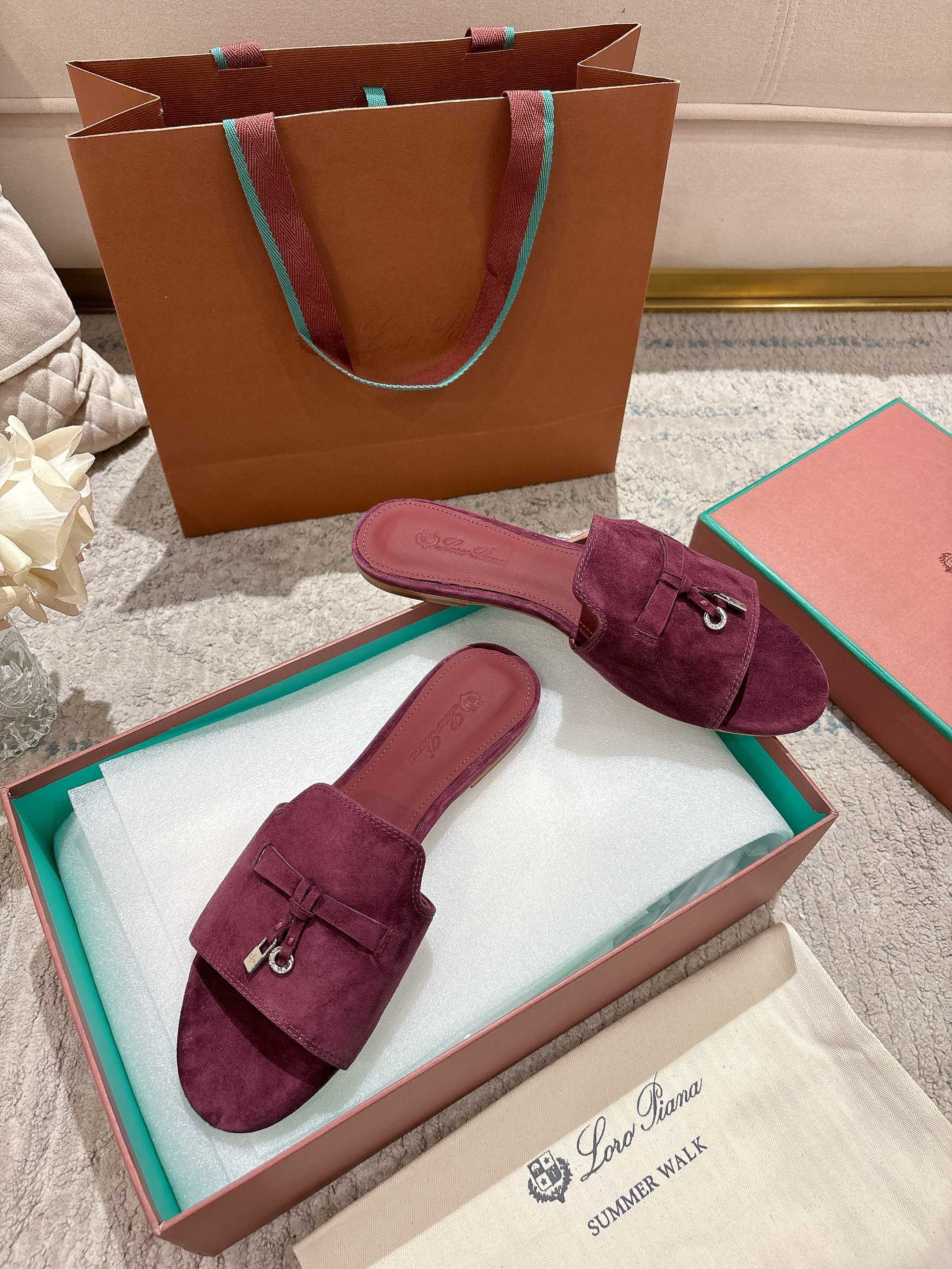 ua L**o p*ana summer charms sandal