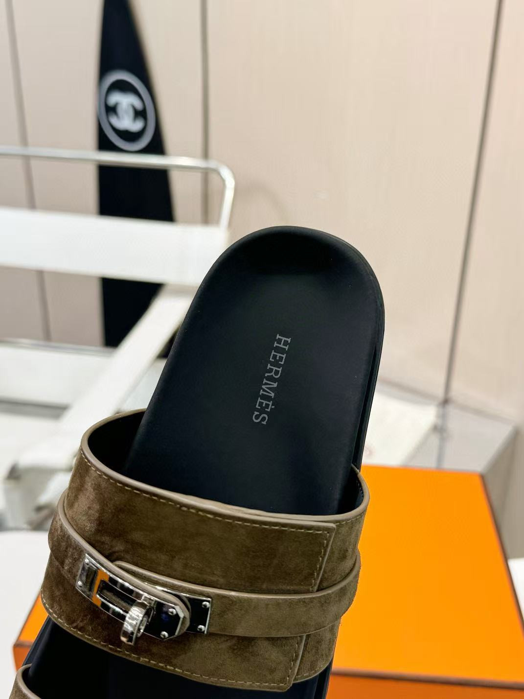 ua H**me5 jackson sandal