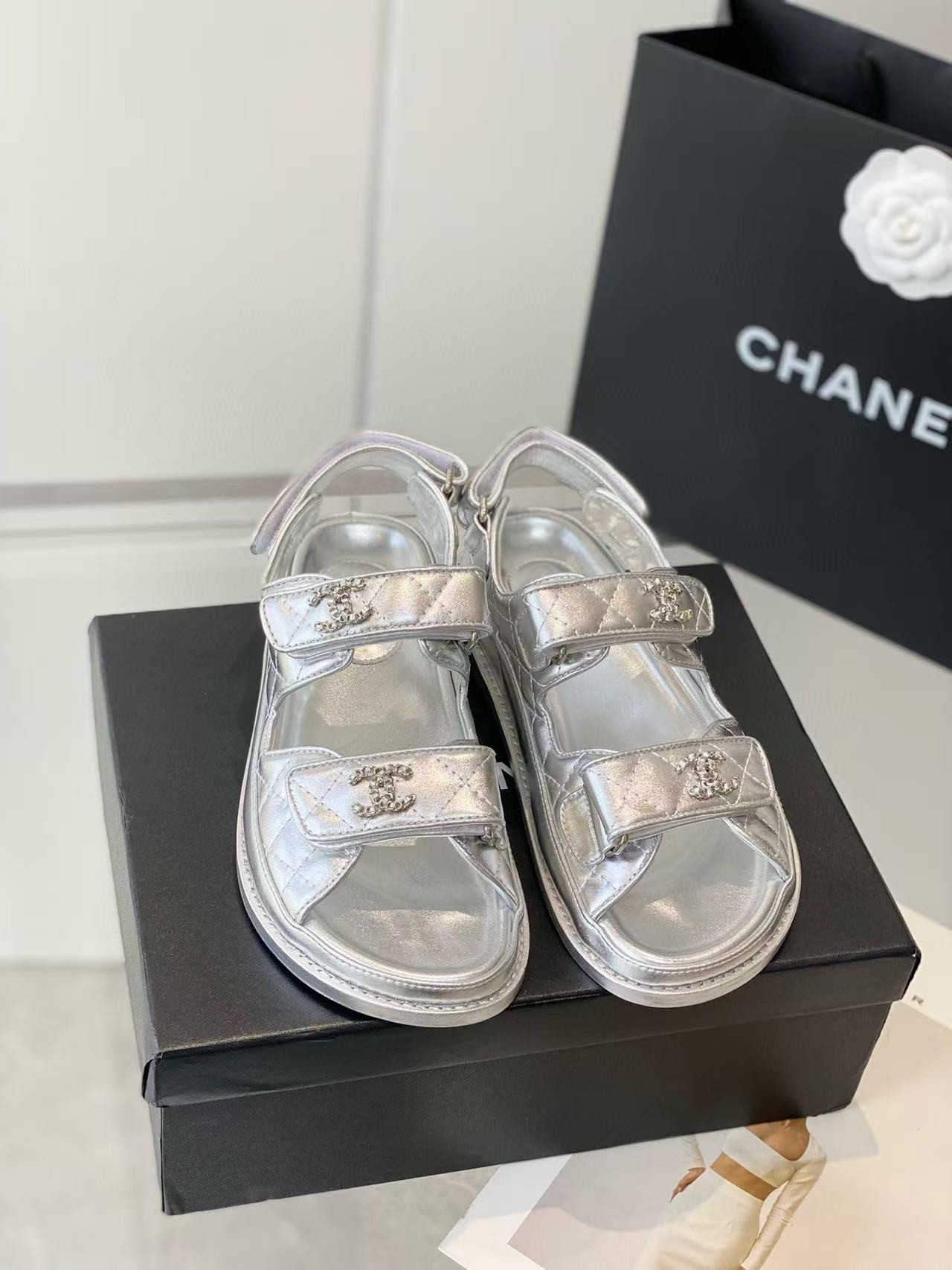 ua Ch*el sandals