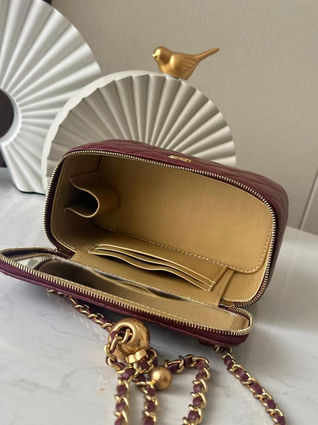 Ch*el vanity with chain 9.5x17x8cm