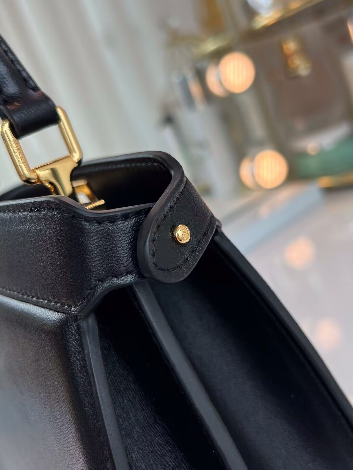 F**di peekaboo iseeu petite 20x11x15.5cm