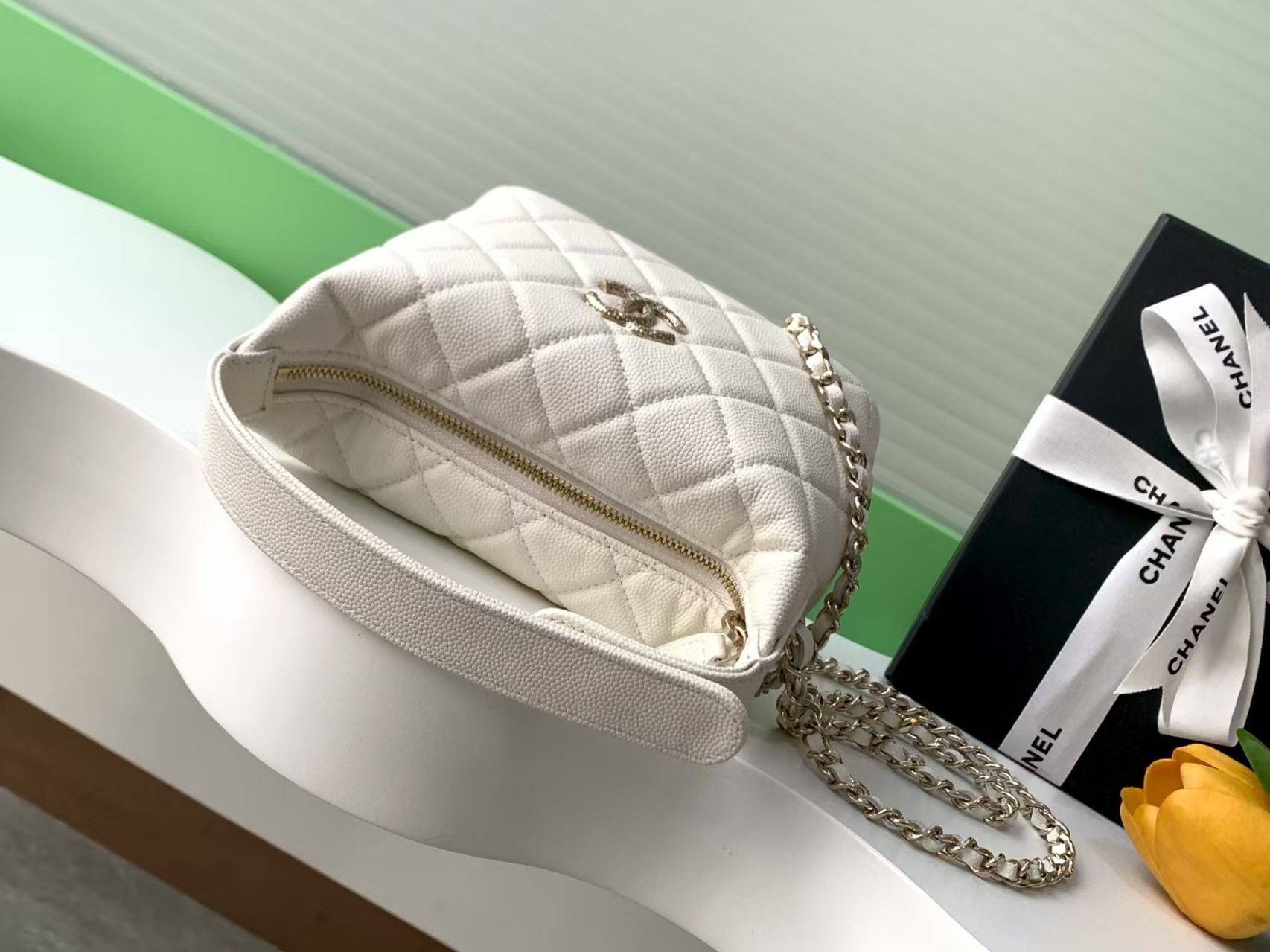 Ch*el clutch with chain 21.5x19x6cm