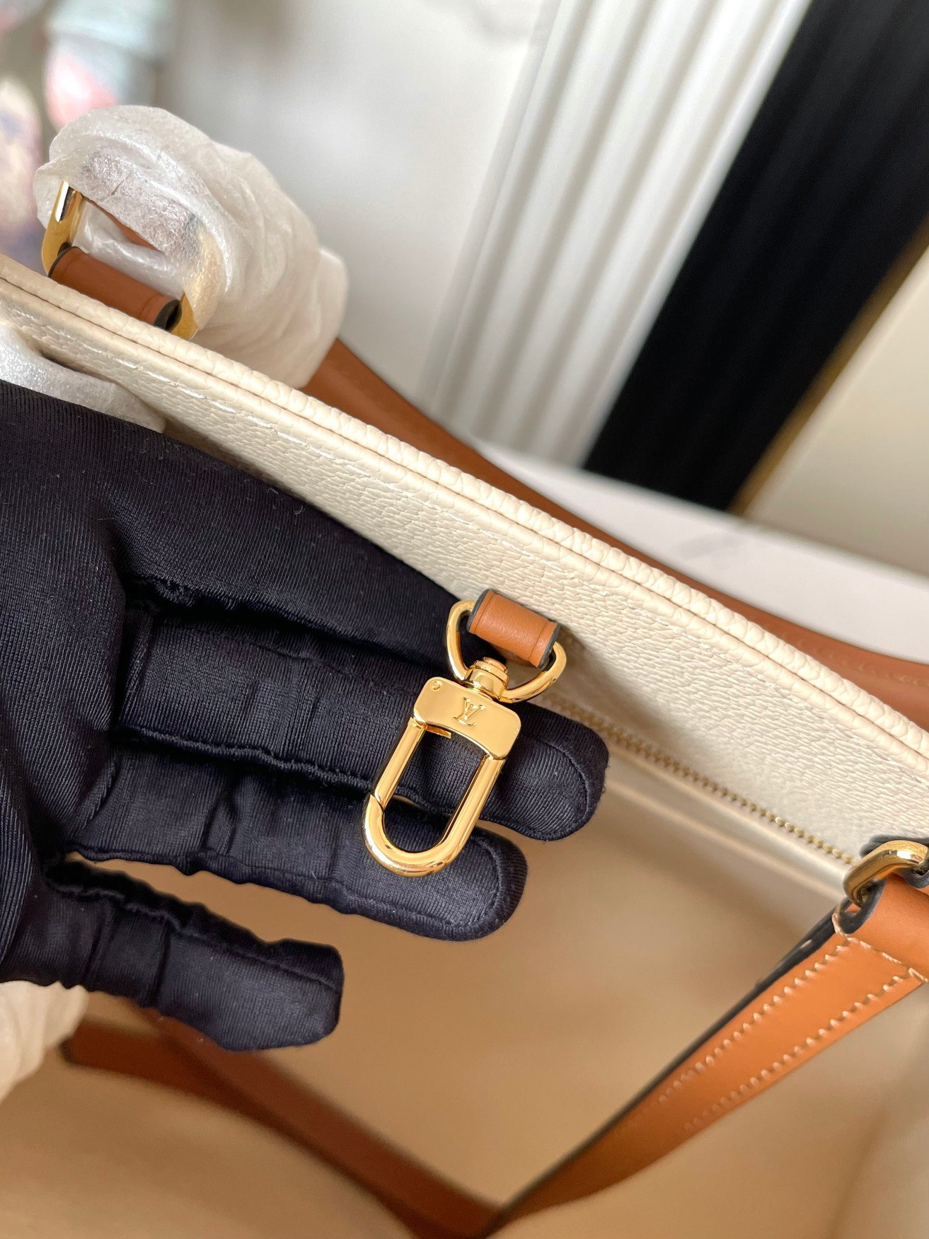 LV OnTheGo GM M45933 16.1 x 13.4 x 7.5inches