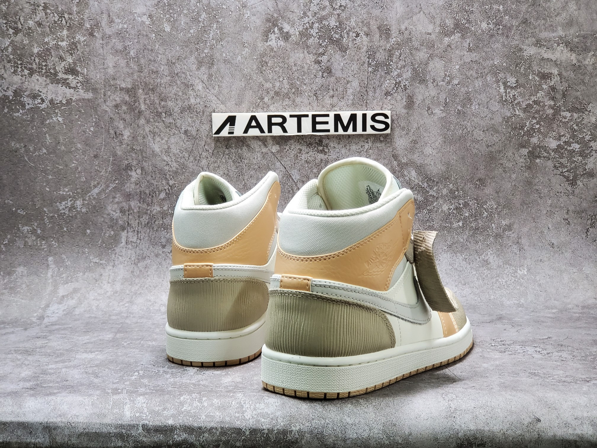 Air Jordan 1 Mid Milan