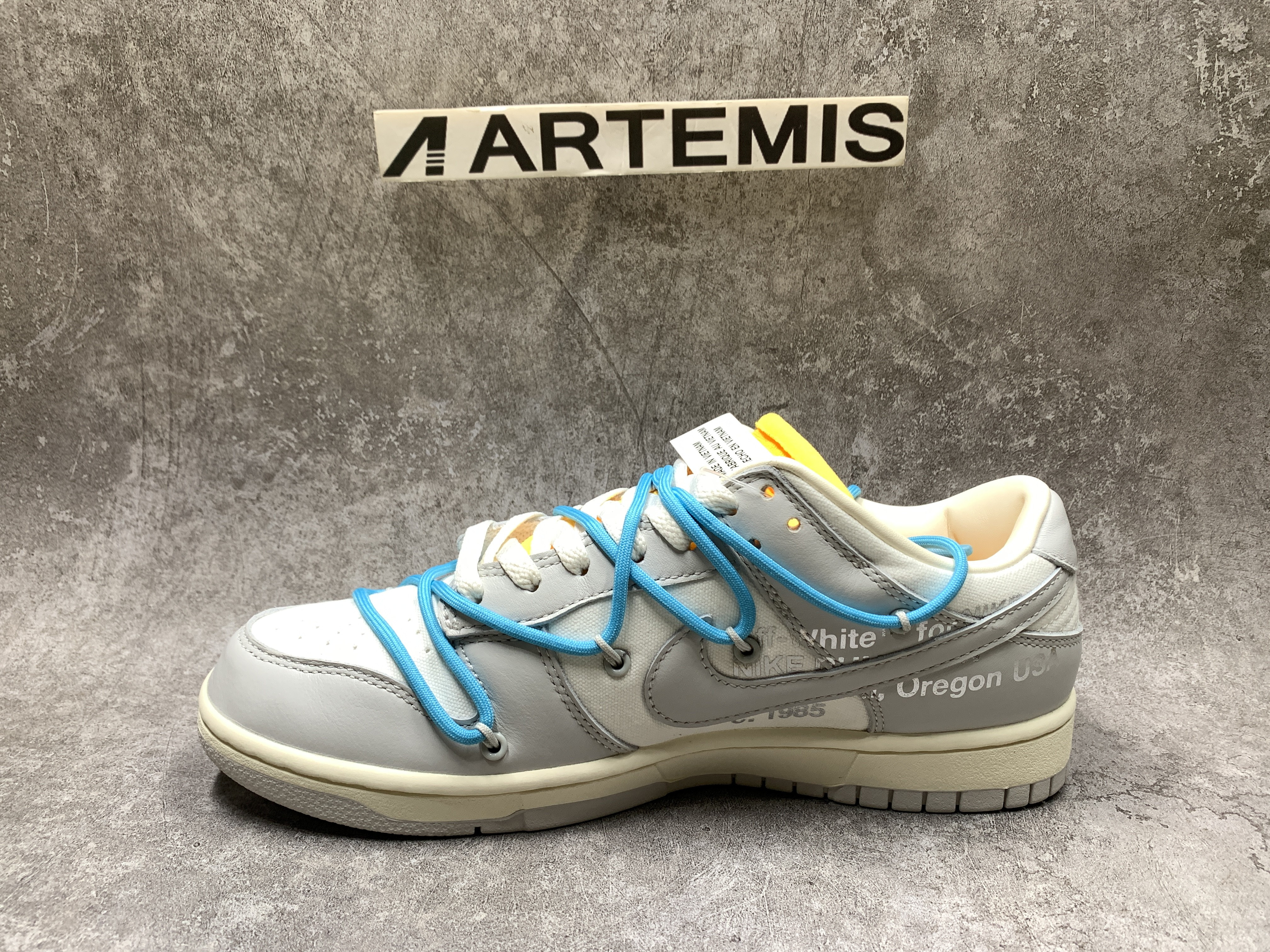 Off-White x Nike Dunk Low 02 of 50