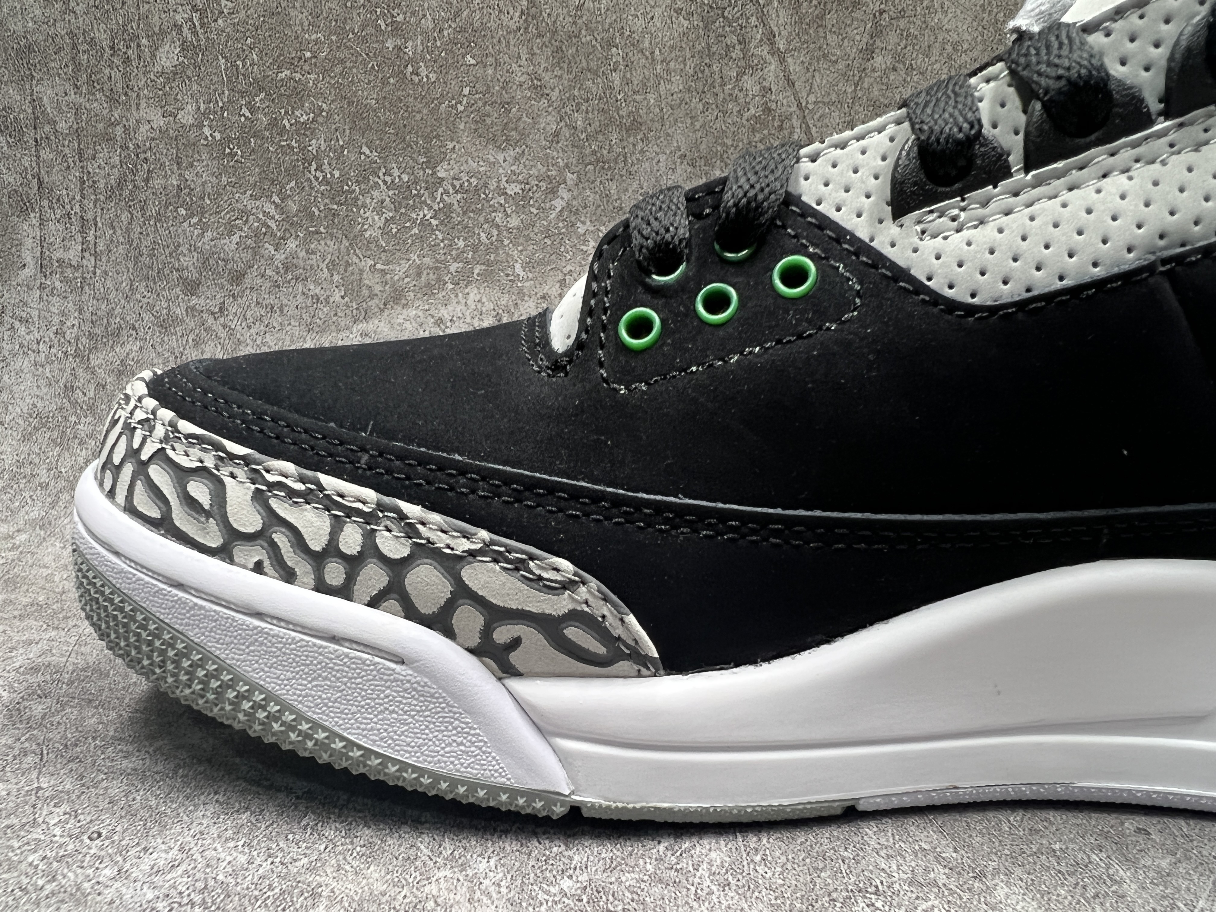 Air Jordan 3 Retro Pine Green