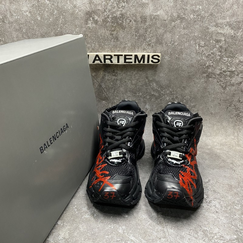 Balenciga Graffiti Runner Sneaker In Black