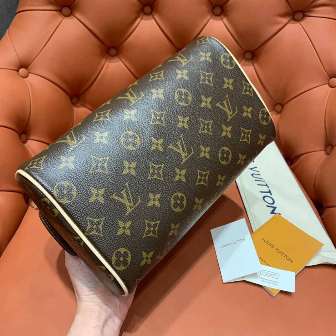 DOPP KIT TOILET POUCH M44494