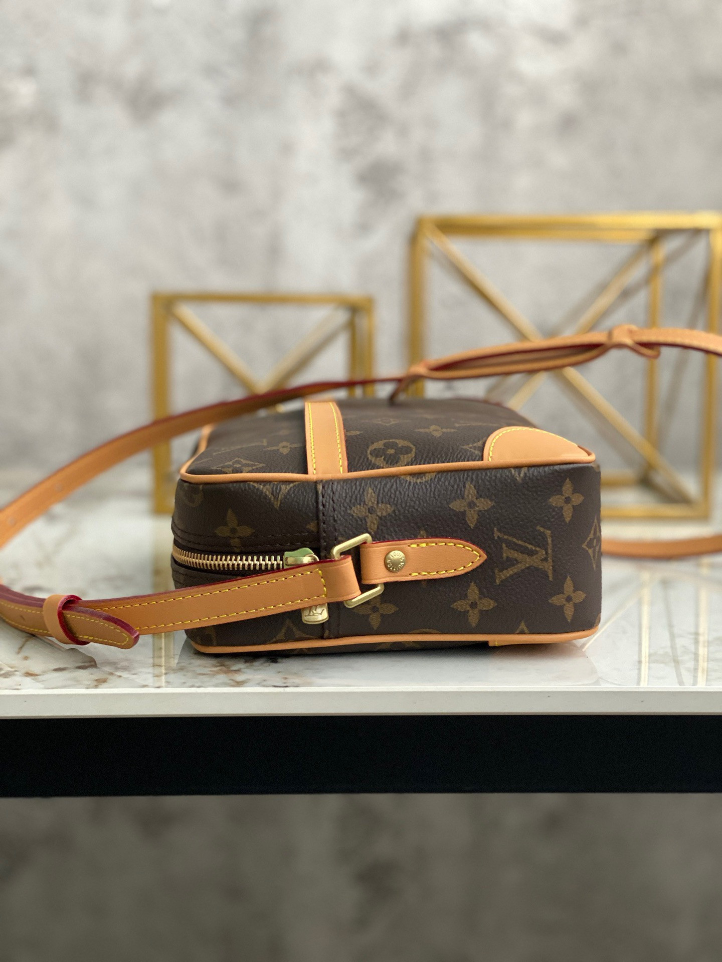 LV KASAI CLUTCH PM M51276