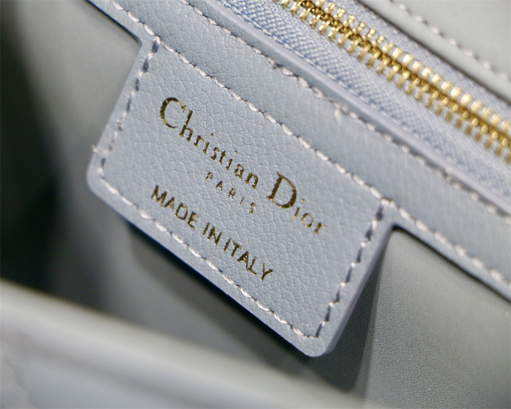 large d*or caro bag light blue S*pple cannage calfskin 29 x 18 x 10 cm