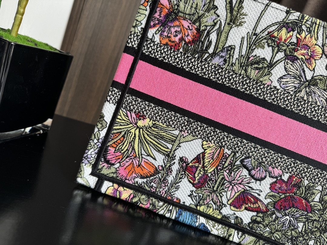 small D*or book tote white multicolor mexico millefiori embroidery 10.5 x 8.5 x 5.5 inches