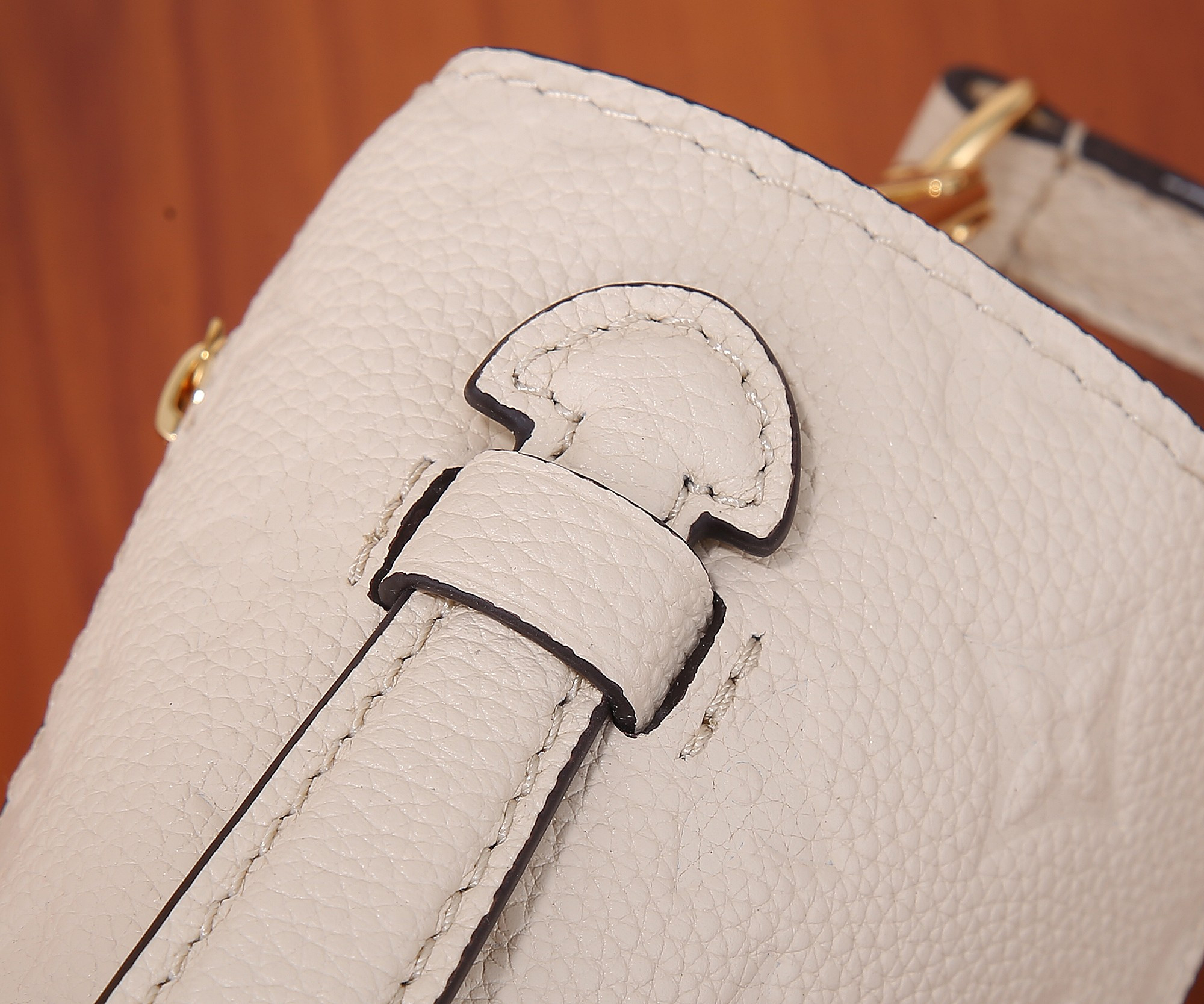 LV Pochette Métis East West M22942 21.5 x 13.5 x 6 cm