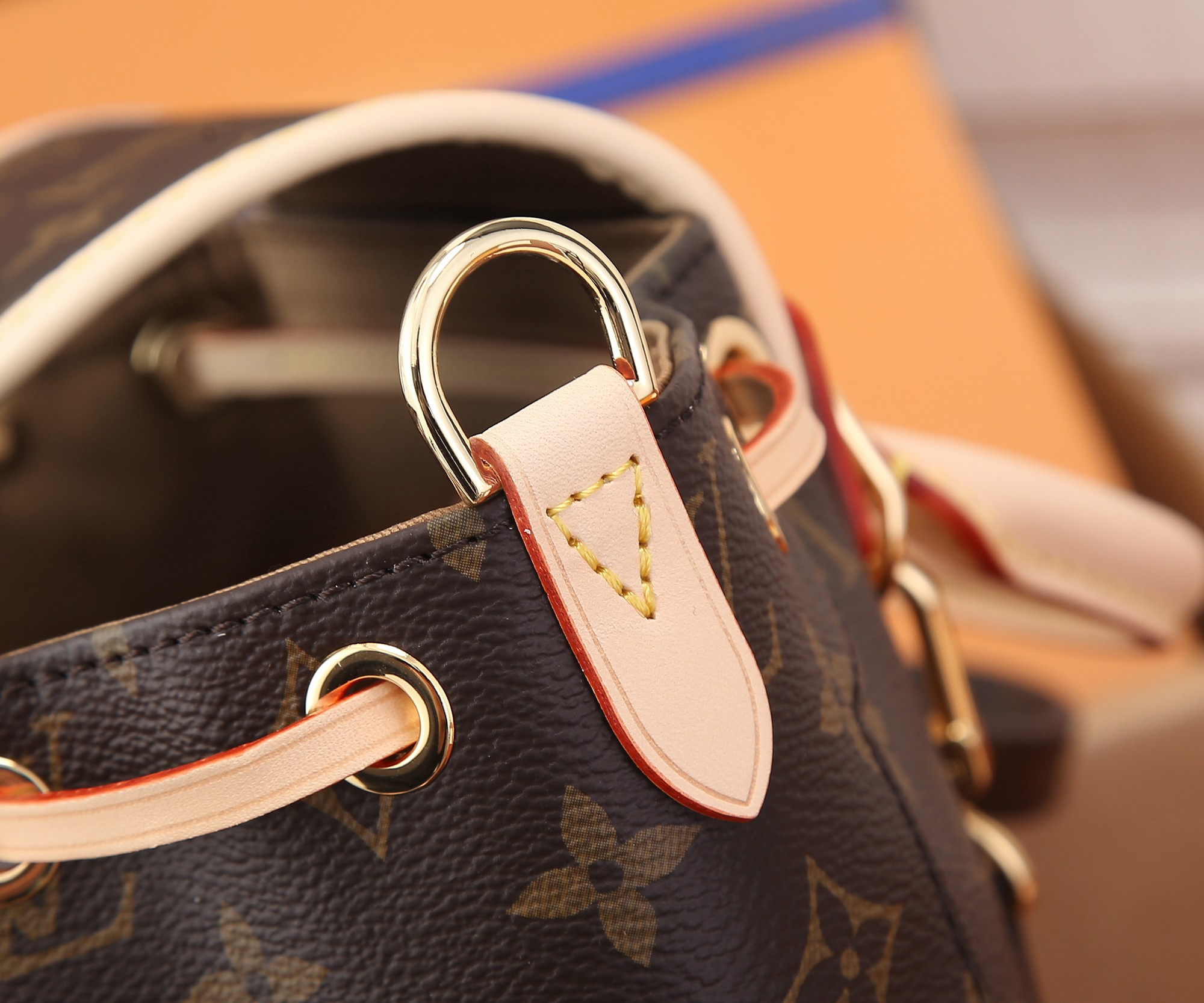 LV Excursion PM M46932 8.3 x 9.1 x 3.9 inches