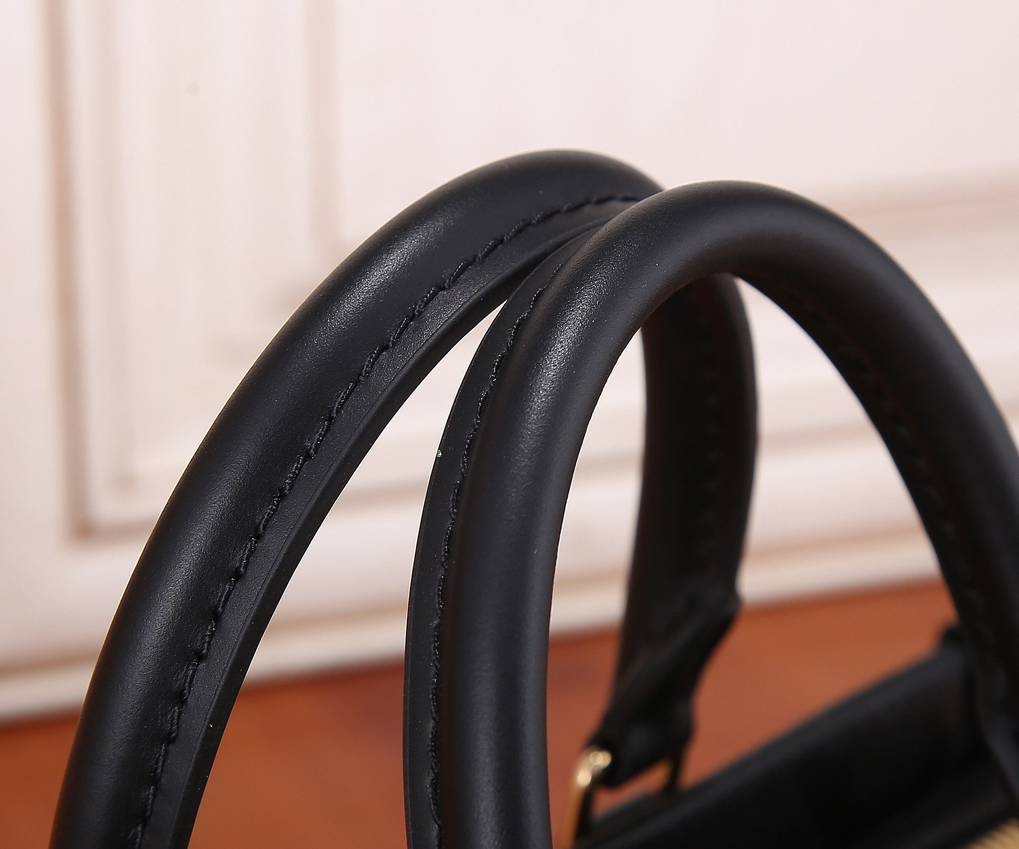 LV OnTheGo East West M23640 9.8 x 5.1 x 3.9 inches