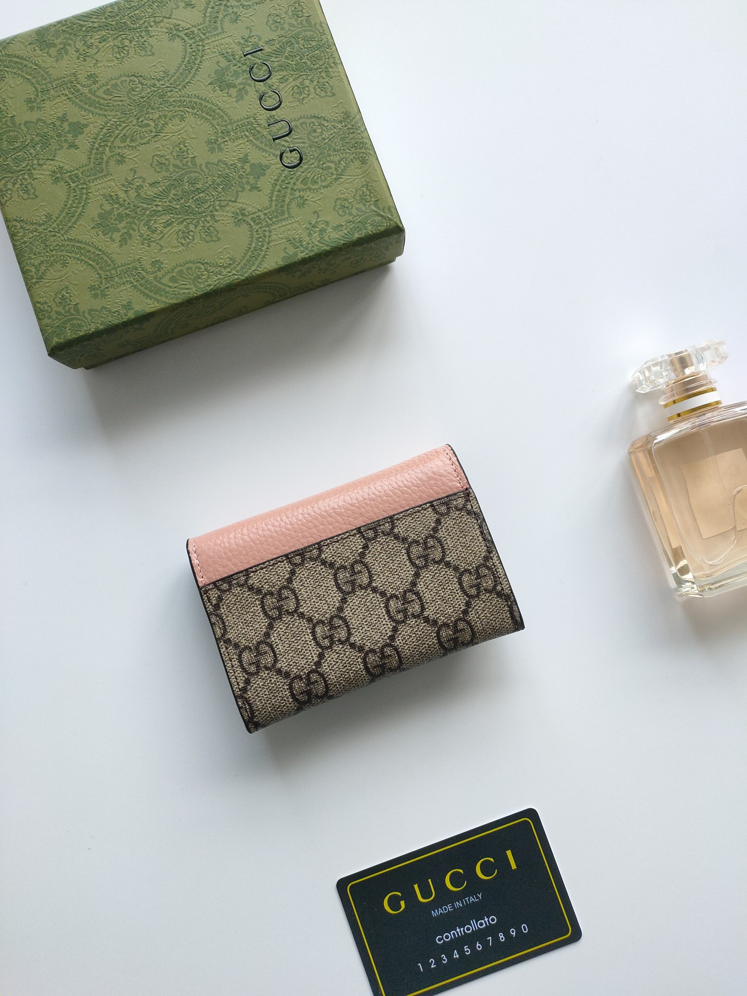 G*u*i gg  card case wallet