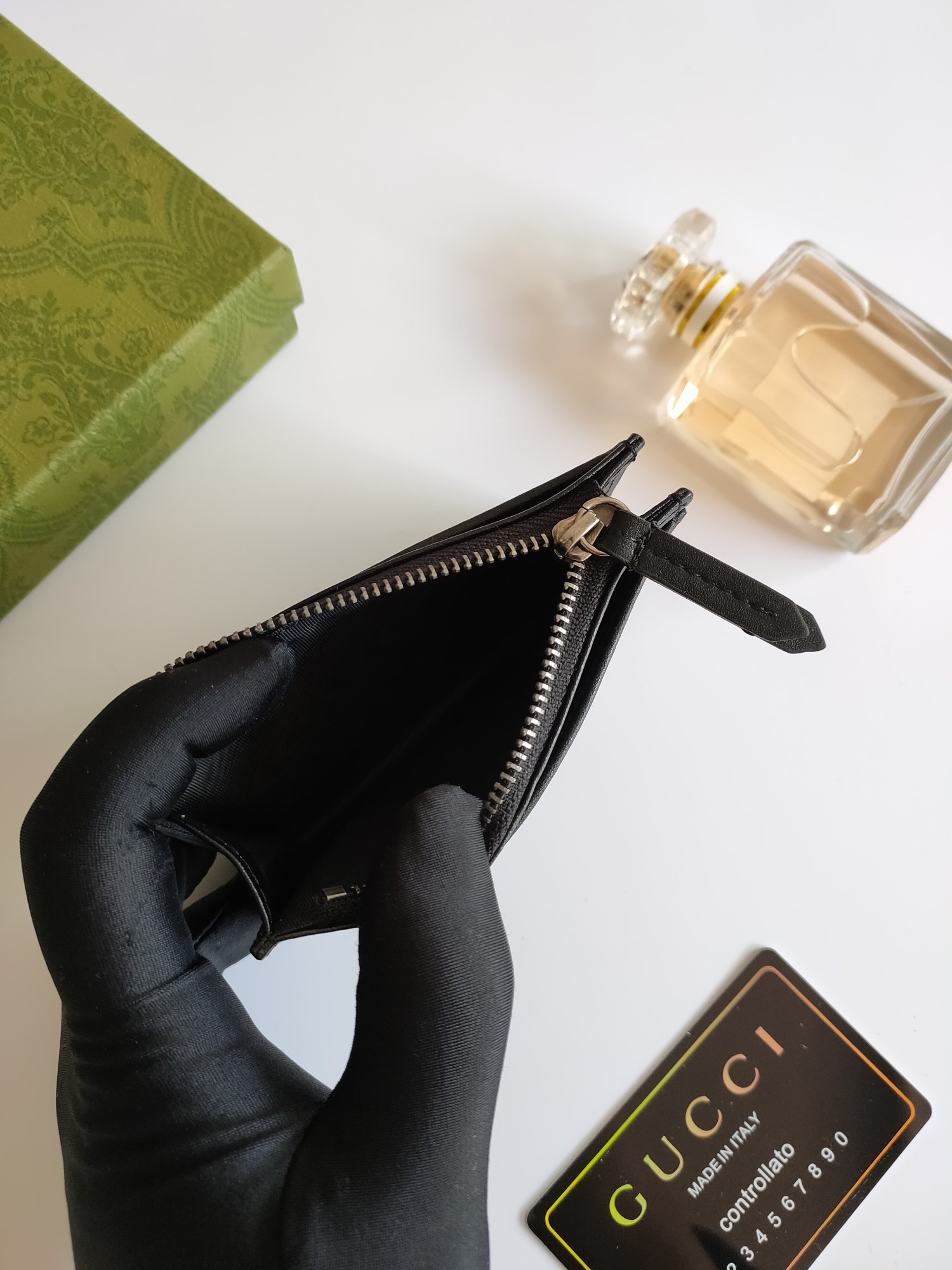 G*u*i gg  card case wallet