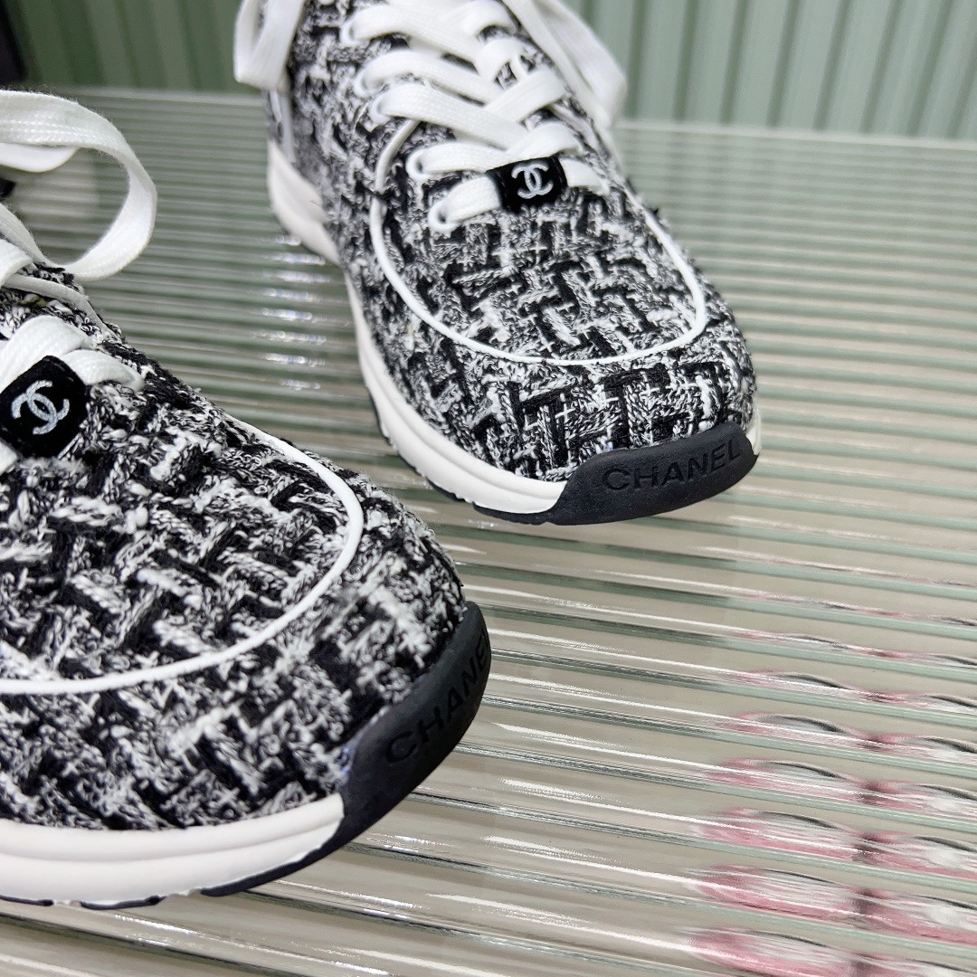 ua Ch*el sneakers tweed