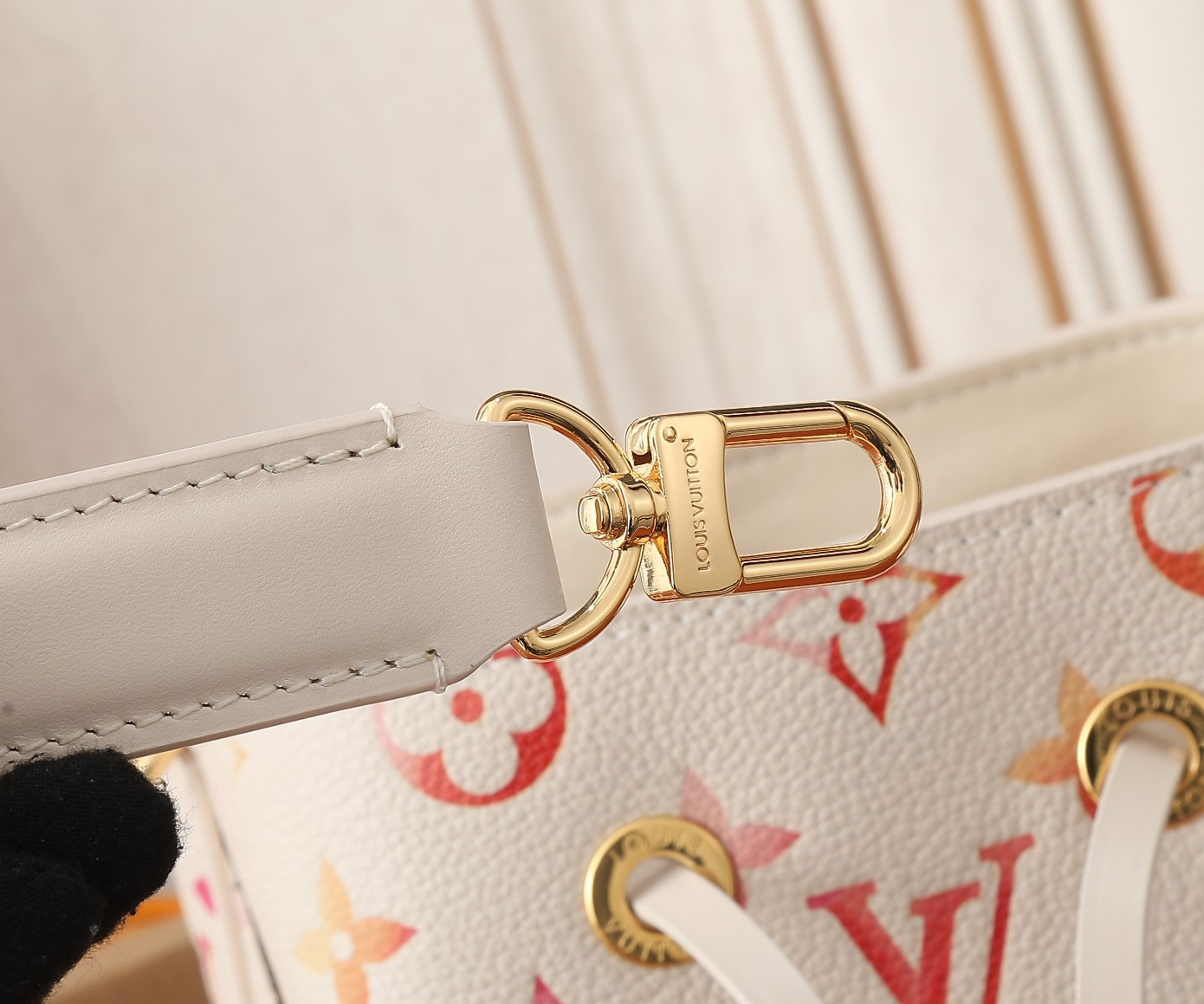 LV Néonoé BB M24649 7.9 x 7.9 x 5.1 in