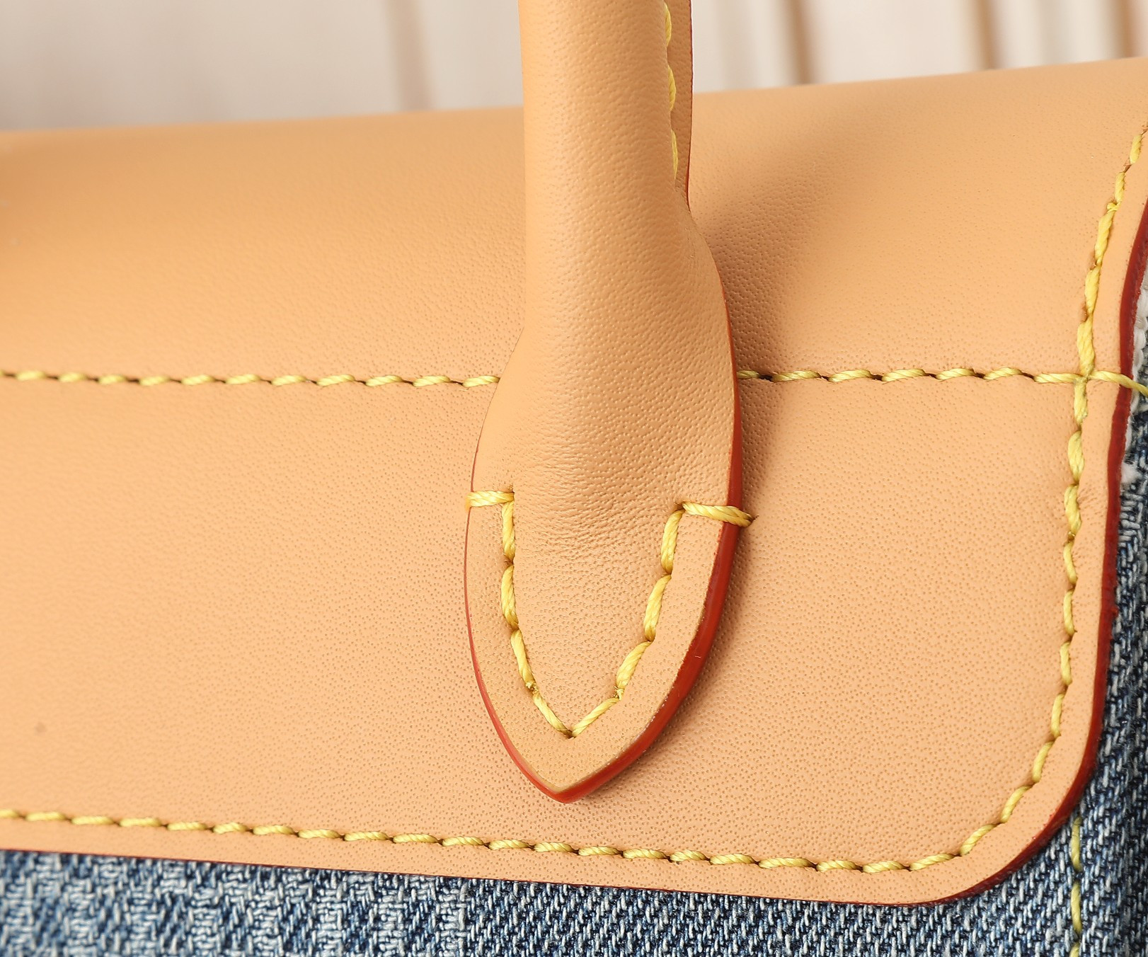 LV Nano Steamer N40751 5.9 x 7.1 x 2.8 inches