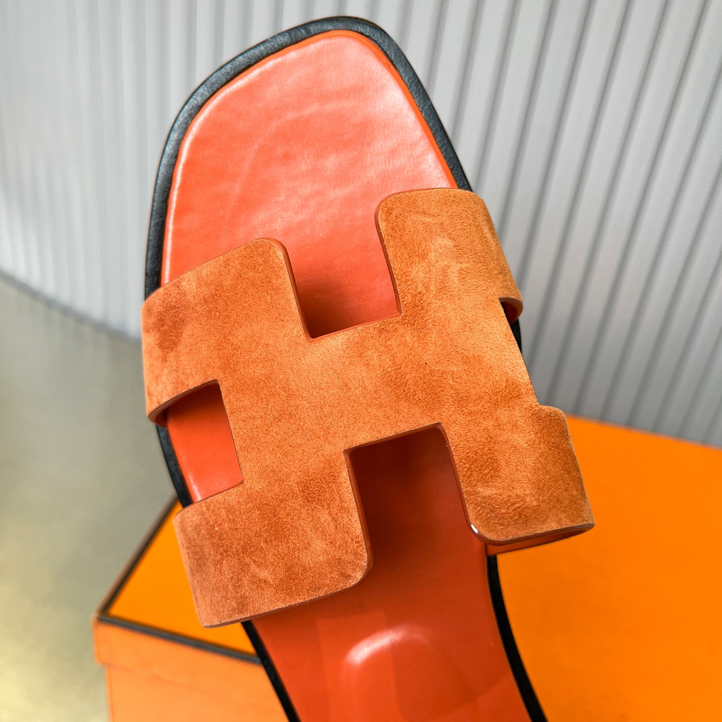 ua H**me5 oran sandal