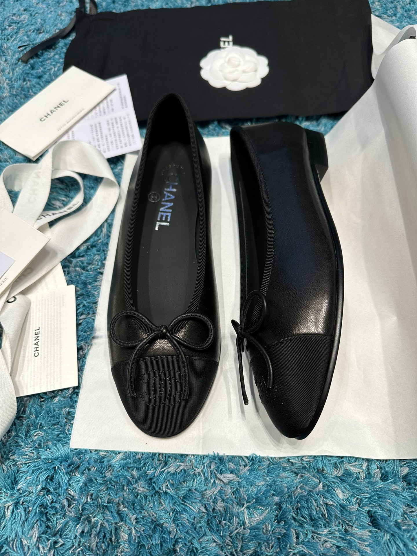 ua Ch*el ballet flats
