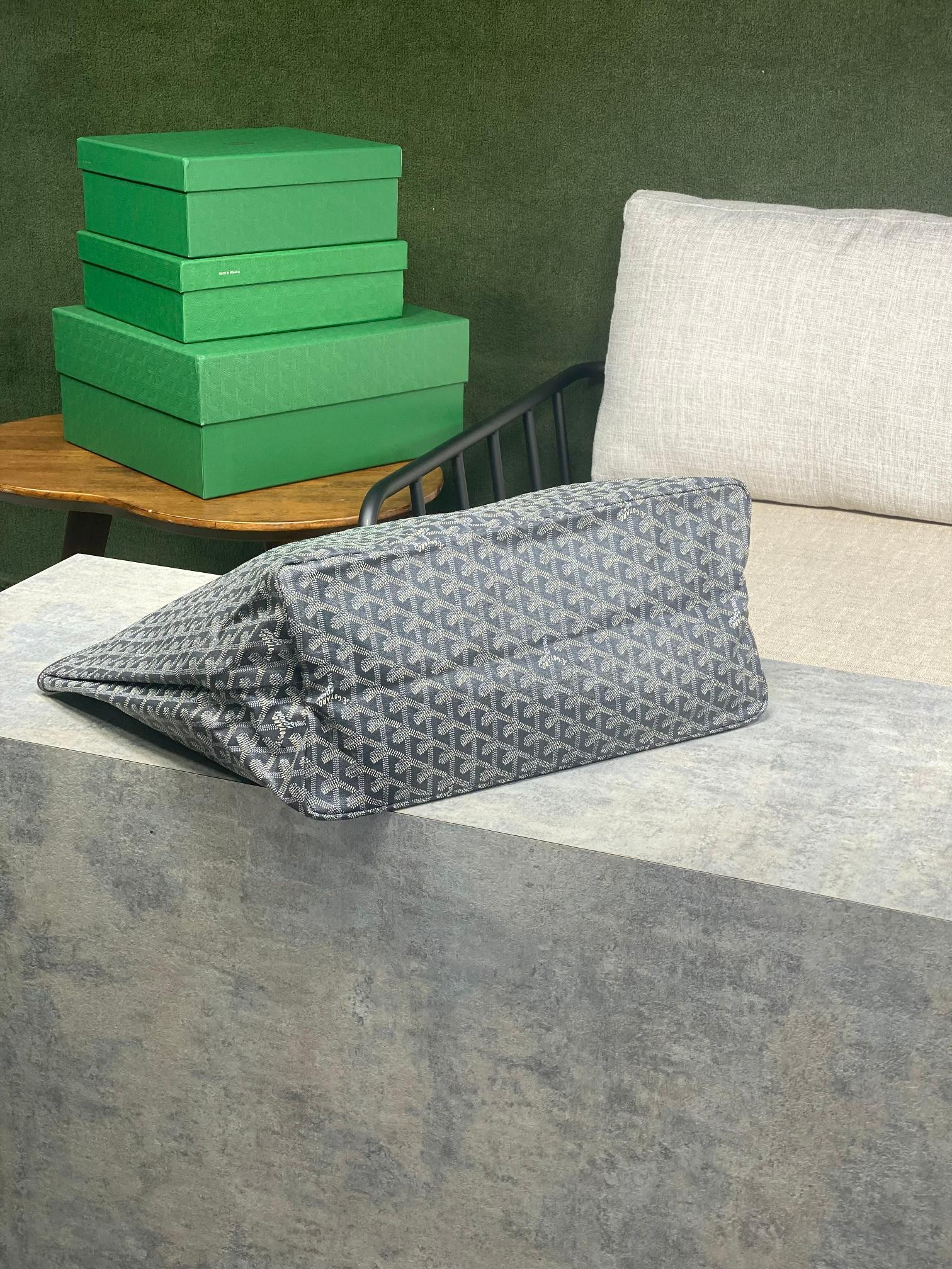 Go*ard saint l0*is gm bag 34 cm x 20 cm x 40 cm