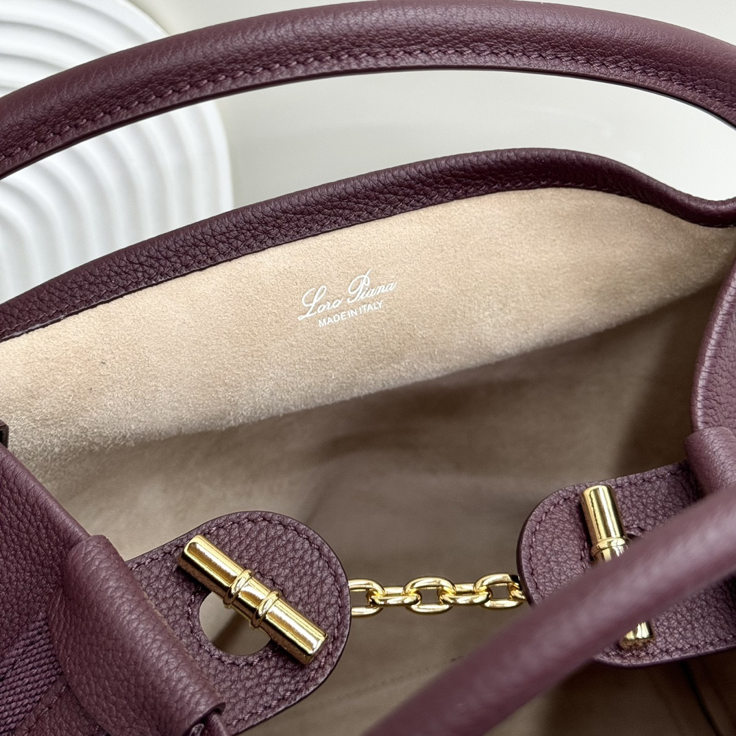 L**o p*ana large bale bag grained calfskin 24 x 20 x 27 cm