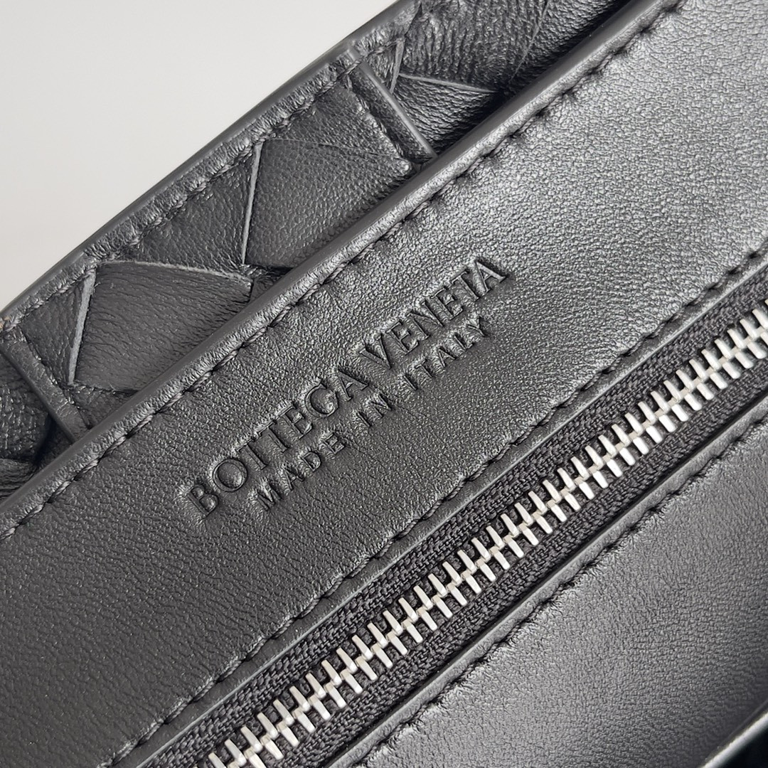 bo*te*ga Ve*ne*ta medium andiamo 32x25x11cm