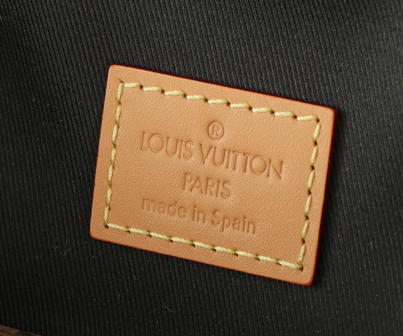 LV Nano Diane M83298 19x10.5x6cm