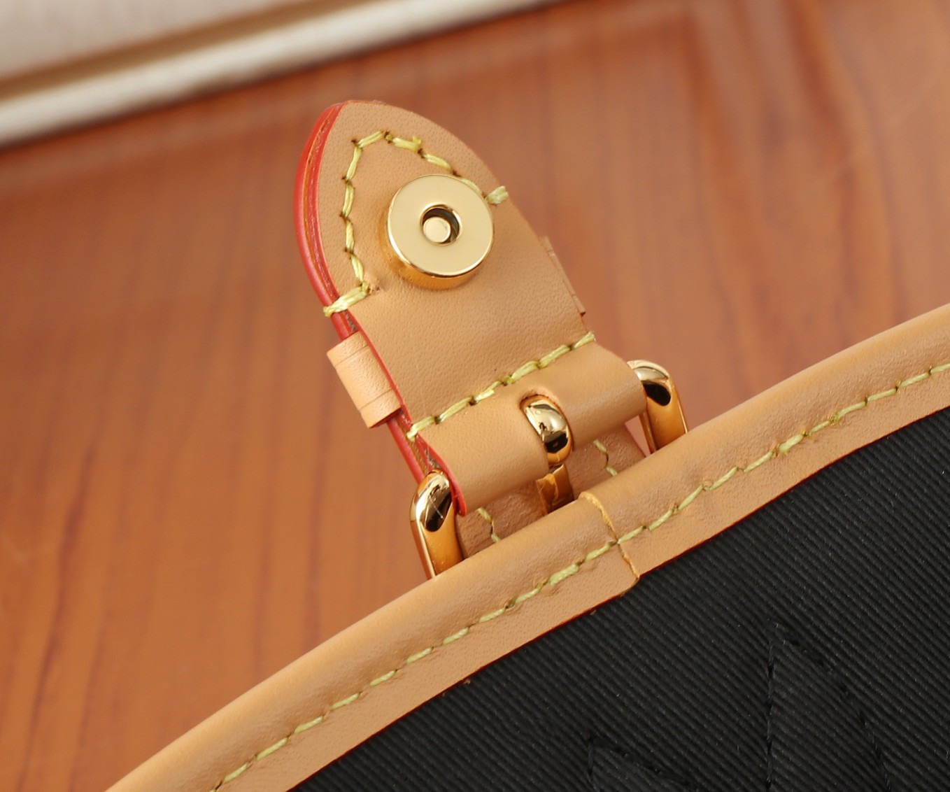 LV Nano Diane M83298 19x10.5x6cm