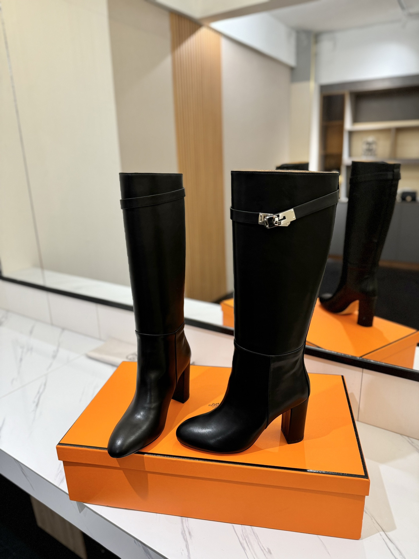 ua H**me5 jumping boots (heel height 8.5cm)