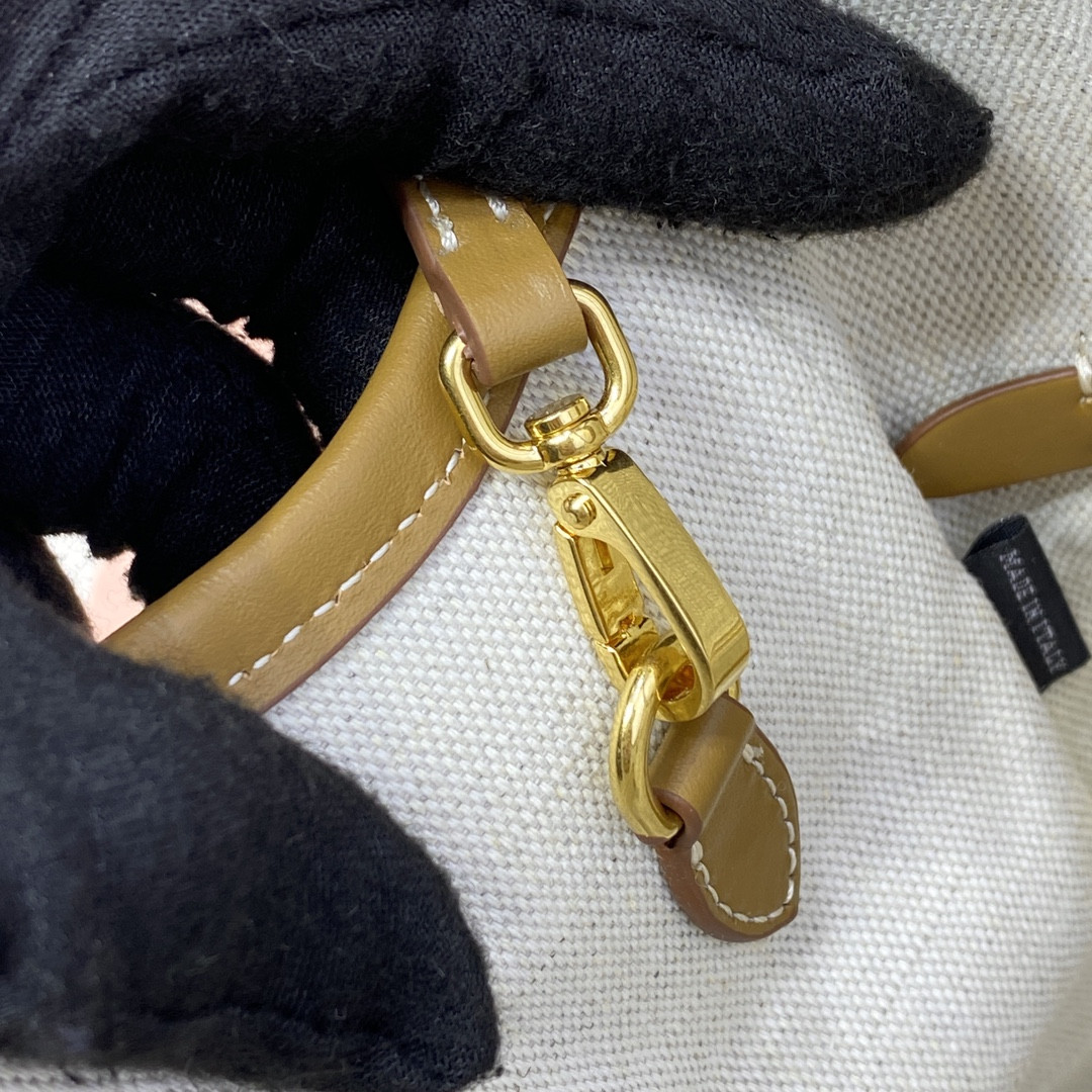 Miu Miu IVY leather bag 23.5x22x12cm