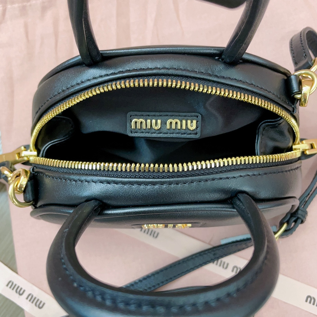 Miu Miu Dumpling bag 18X11.5X8cm