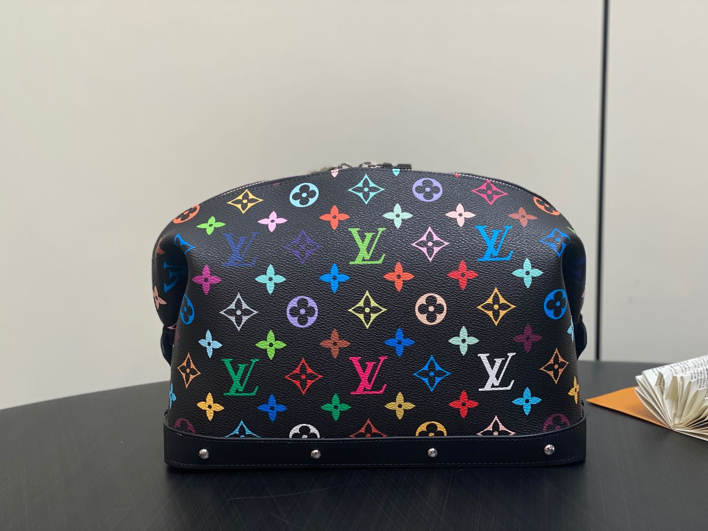 LV POCHETTE COSMÉTIQUE M13743 BLACK 27x18x9cm