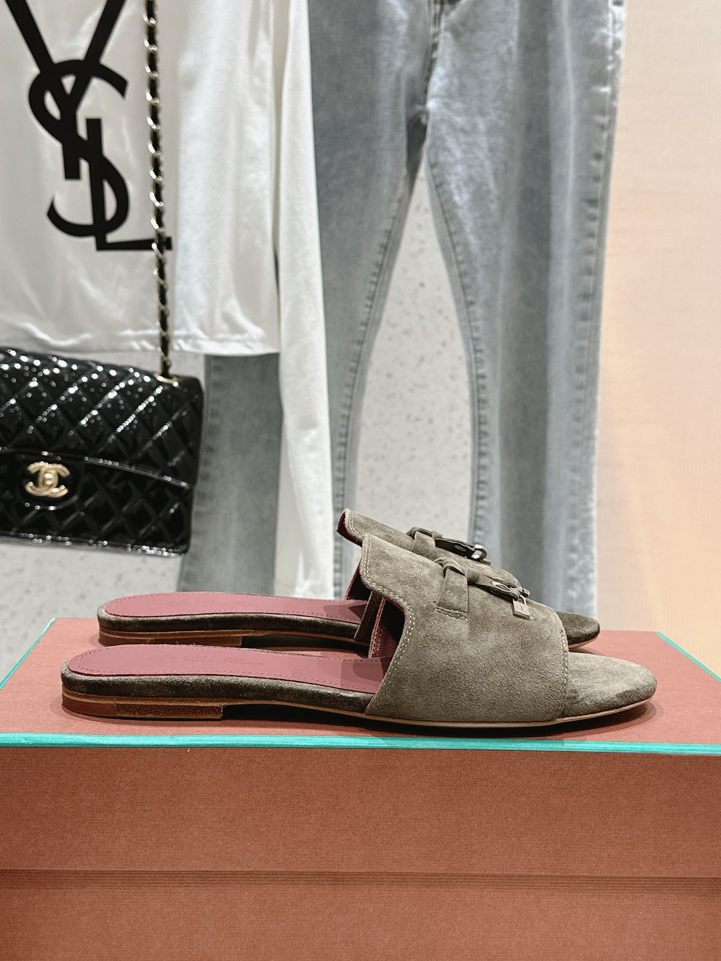 ua L**o p*ana summer charms sandal