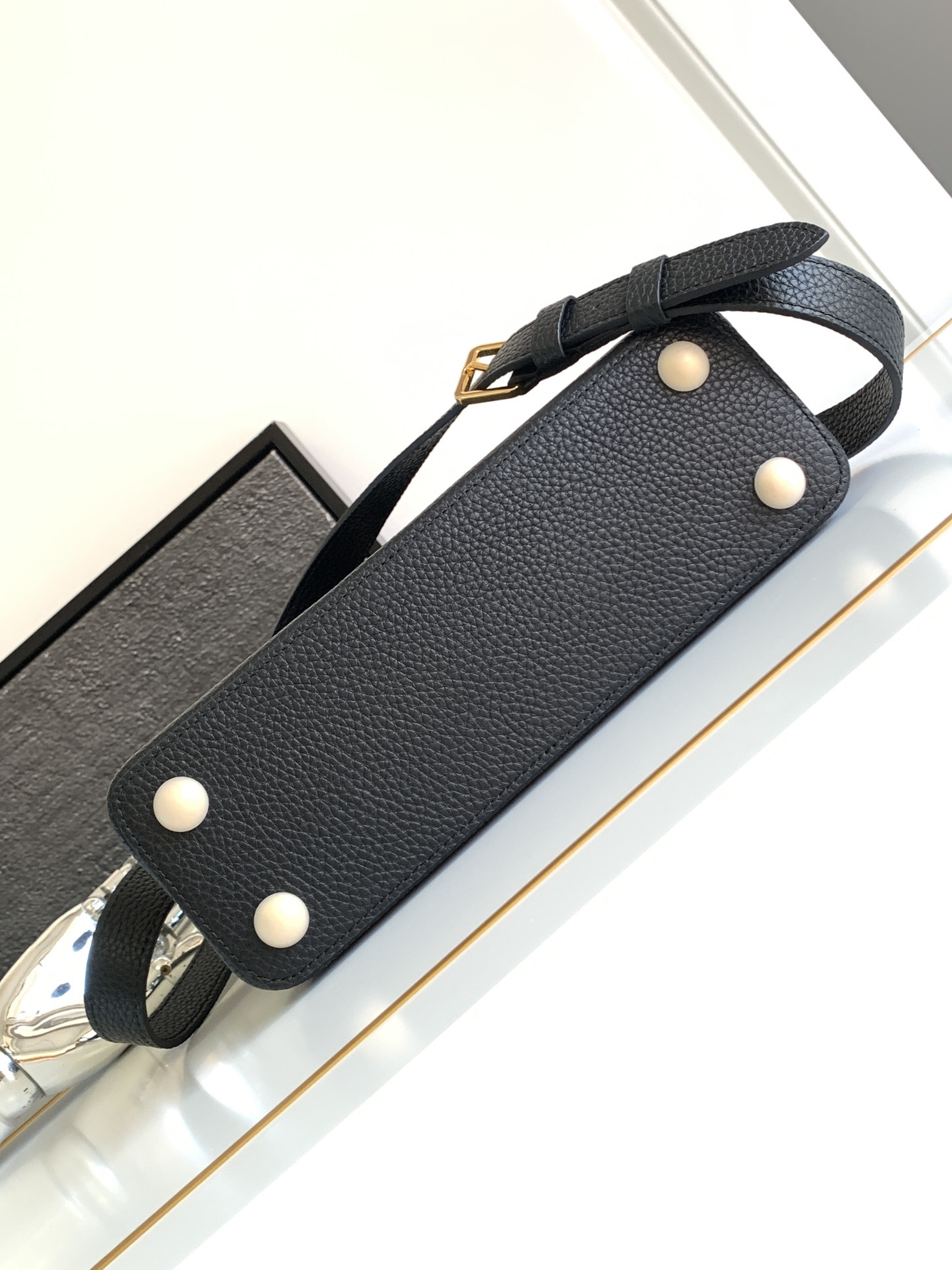 LV Capucines BB M24728 27 x 17.3 x 9cm