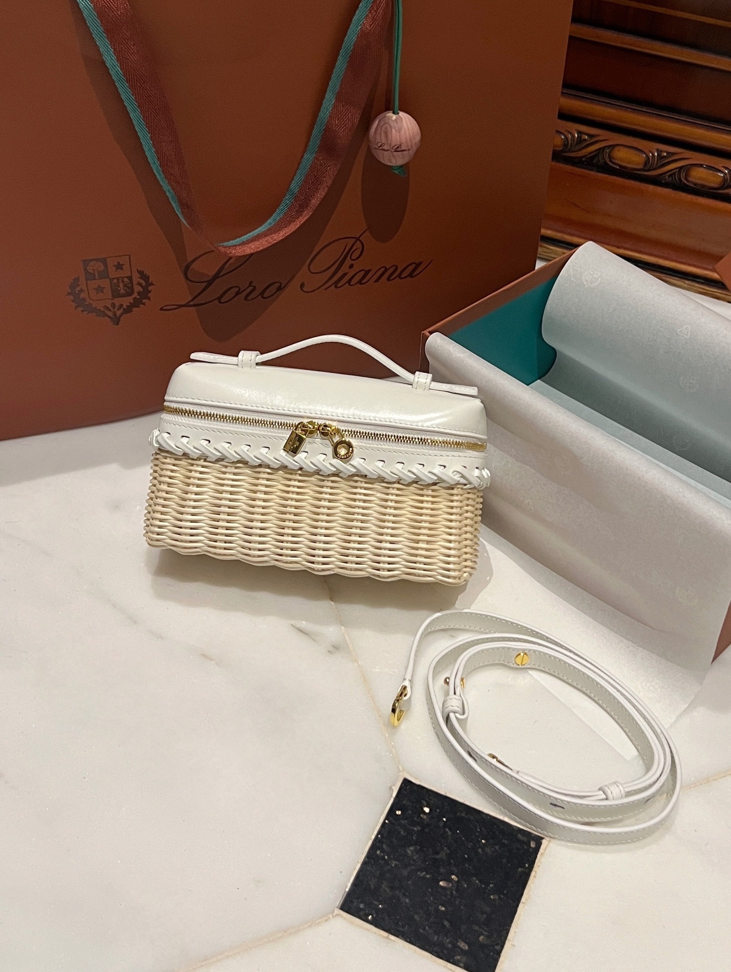 L**o p*ana extra pocket l19 wicker bag 19 x 11.5 x 7cm