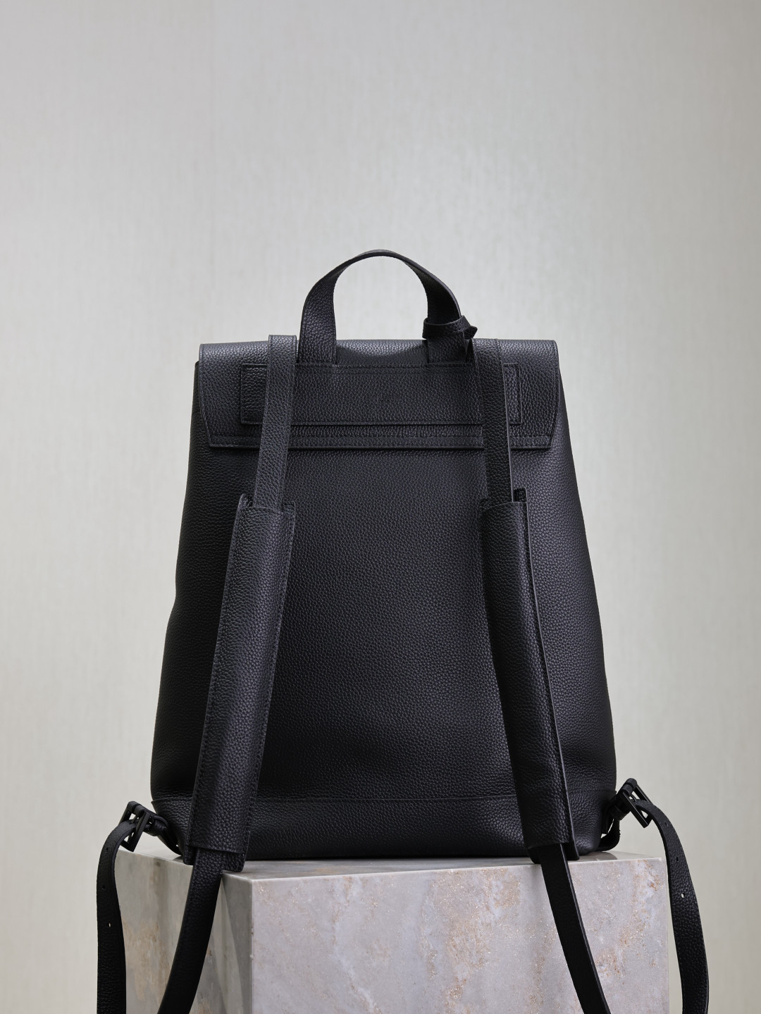 Y*L sac de jour backpack in grained leather 29 x 37.5 x 14 cm