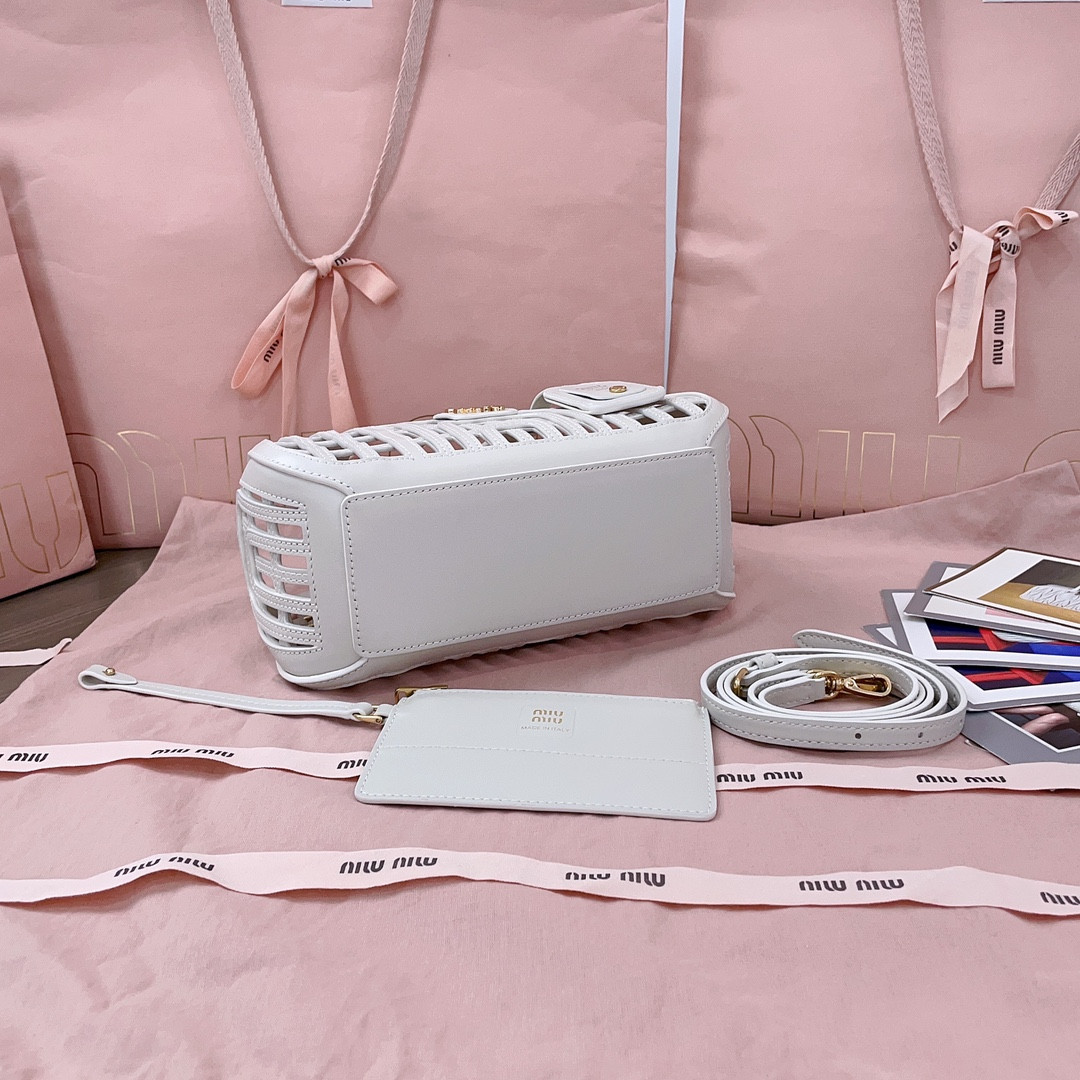 Miu Miu Leather basket 12.5x24x9cm