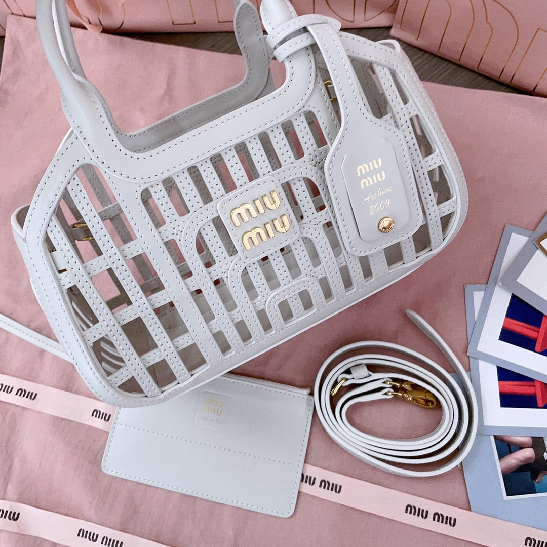 Miu Miu Leather basket 12.5x24x9cm