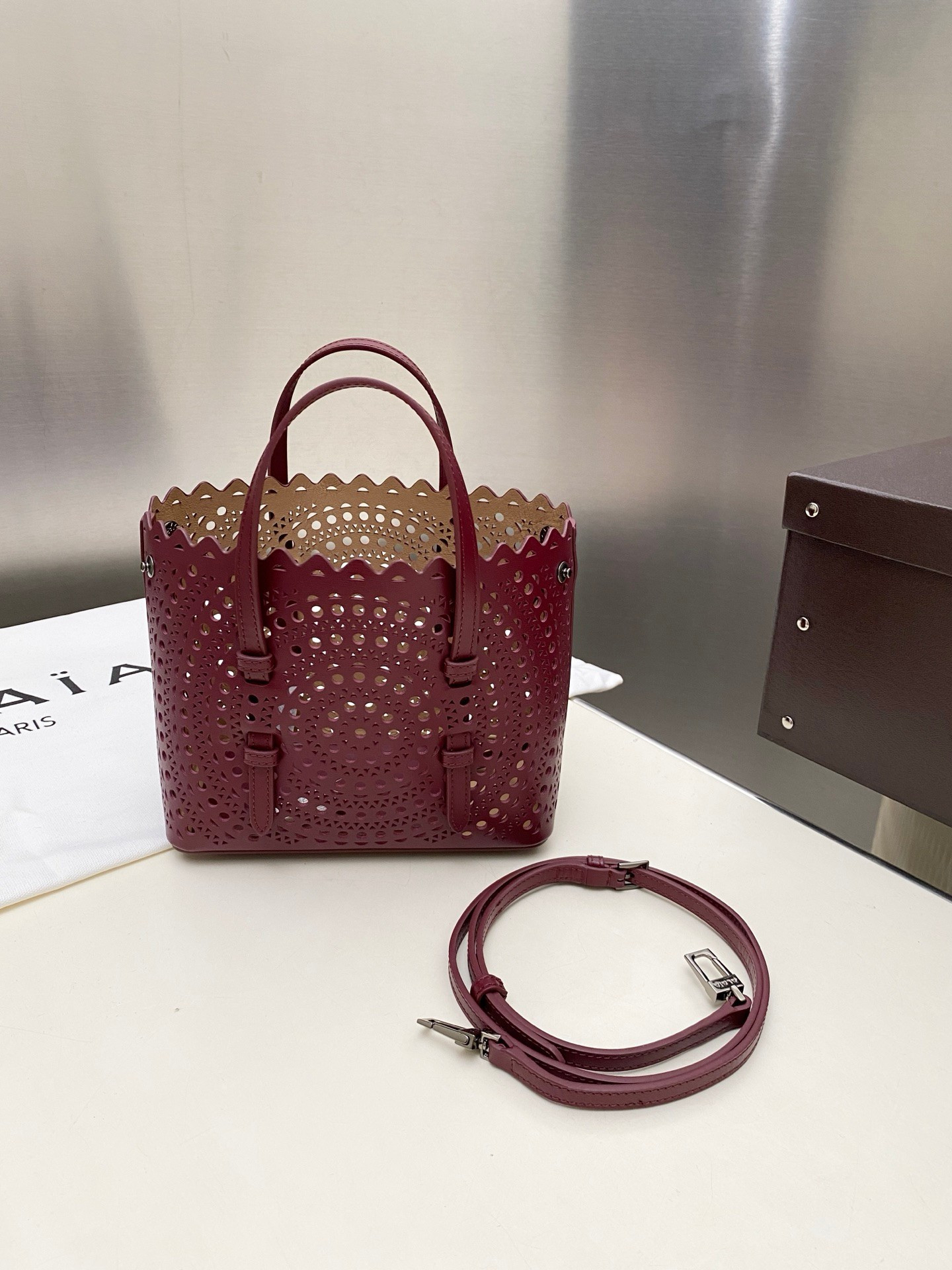 ALAÏA Mina 20 bag 20x17x10cm