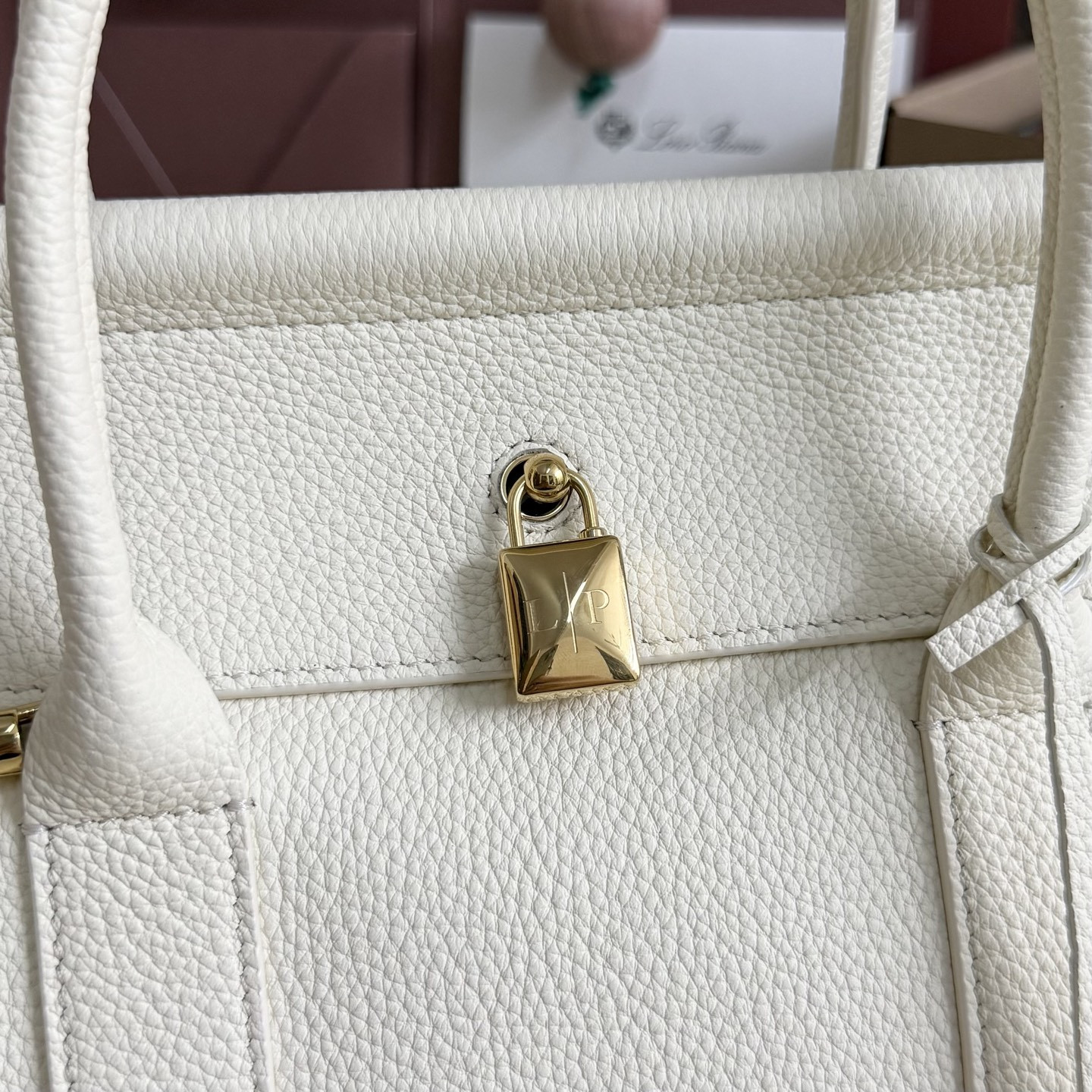 L**o p*ana loom l25 calfskin 25x18x12.5cm