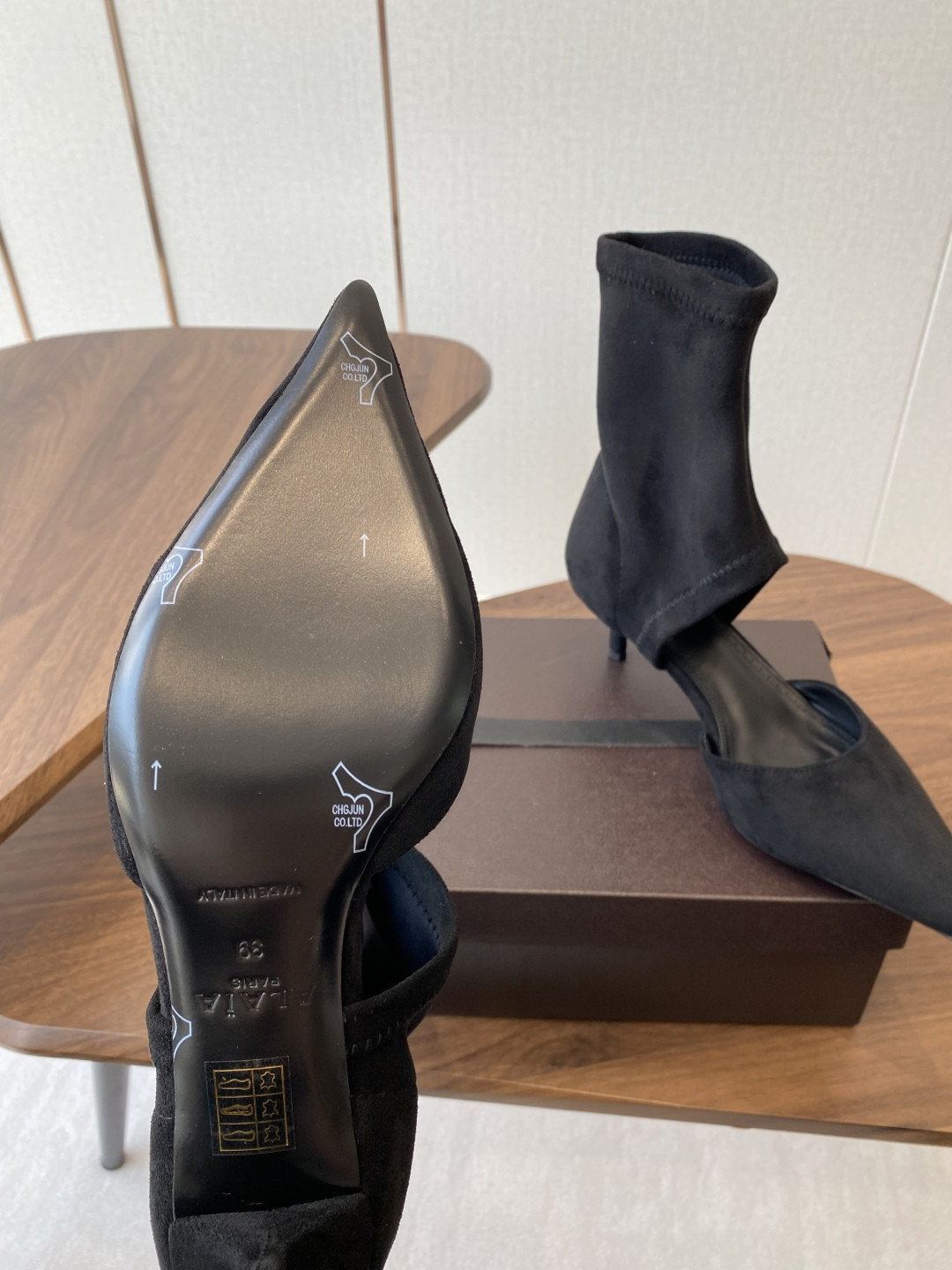 UA ALAÏA LOW BOOTS IN STRETCH SUEDE 5.5cm Heel